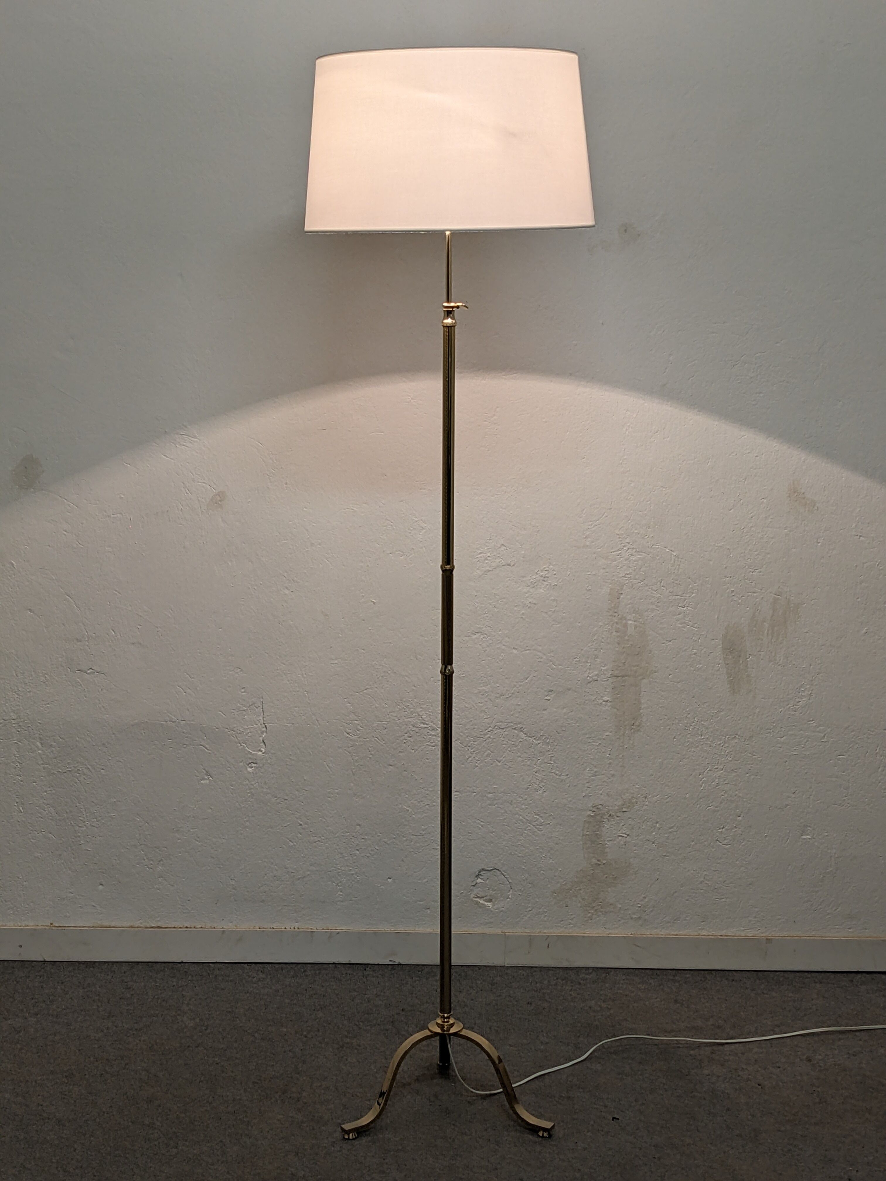 Brass tripod floor lamp from the 50s/60s