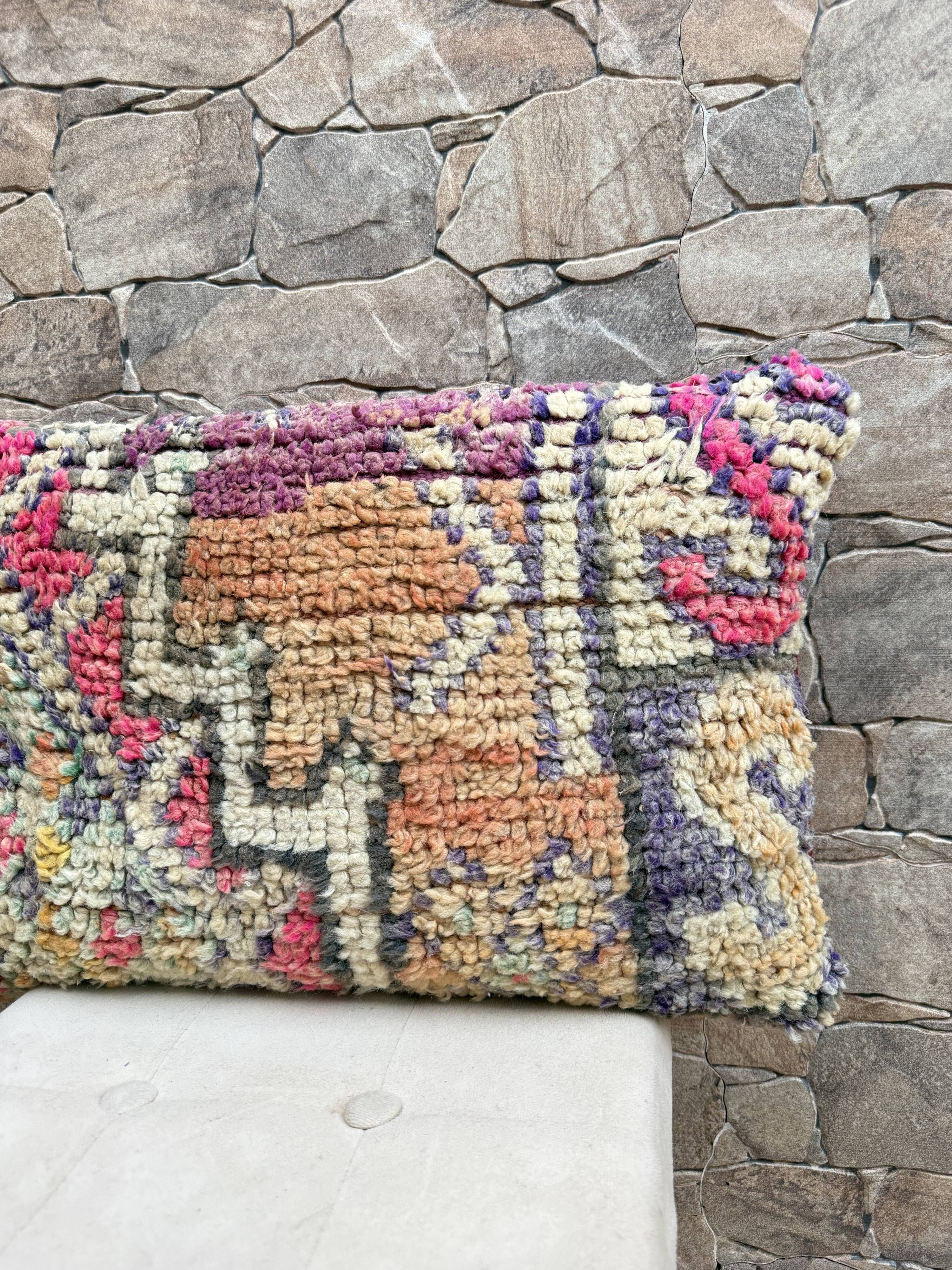 Vintage Berber kilim cushion cover: Moroccan wool cushion 60x40cm