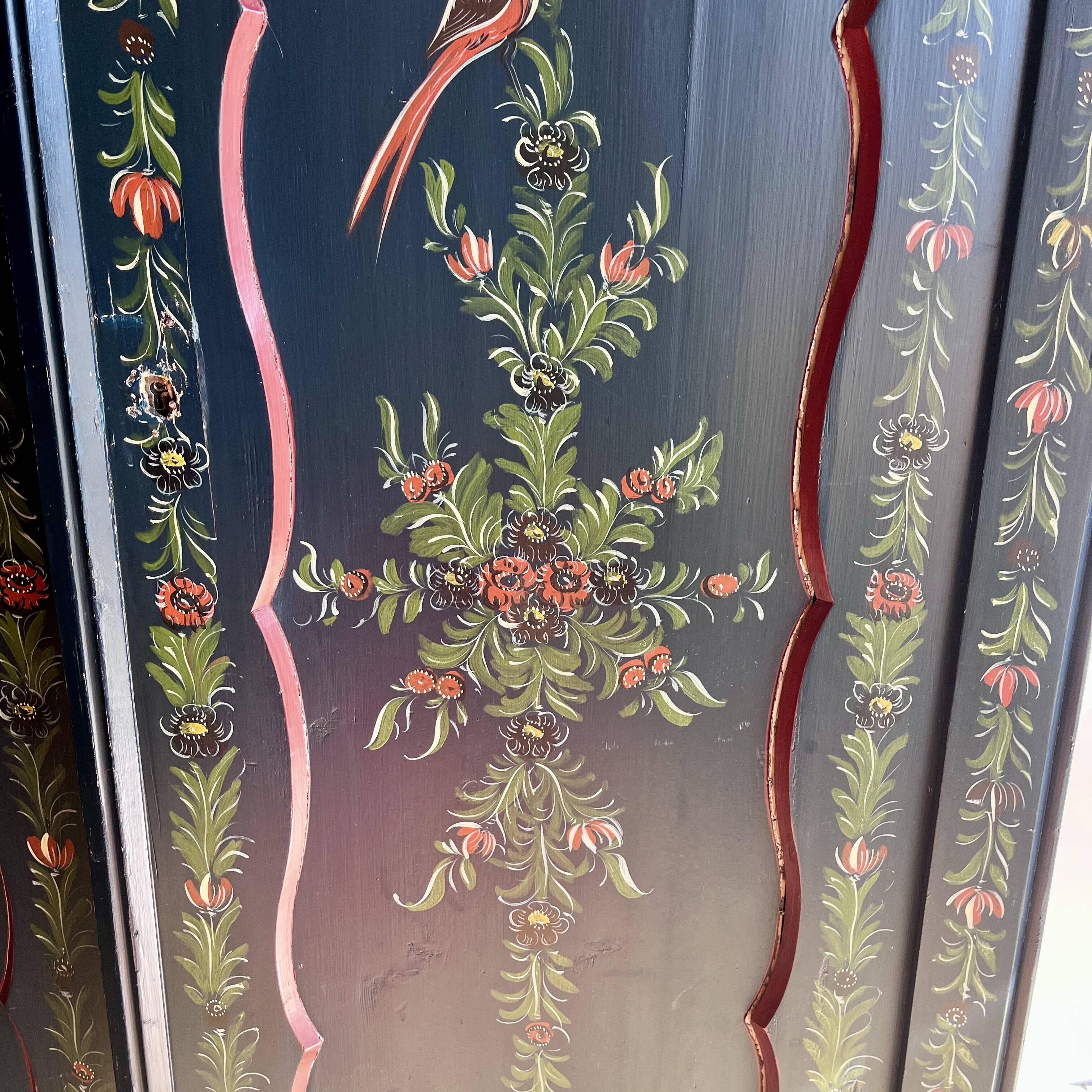 Biedermeier wardrobe hand-painted with Dutch folklore Hindelooper.