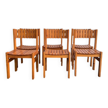 Set de 6 chaises rationalistes en pin massif, Espagne, années 1970.