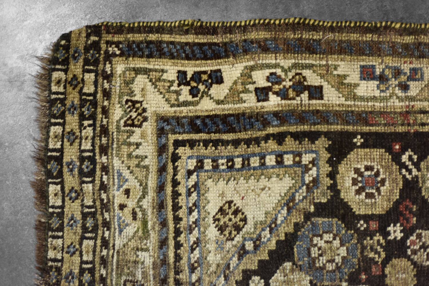 Handwoven oriental Qashqai nomadic rug, 1920s