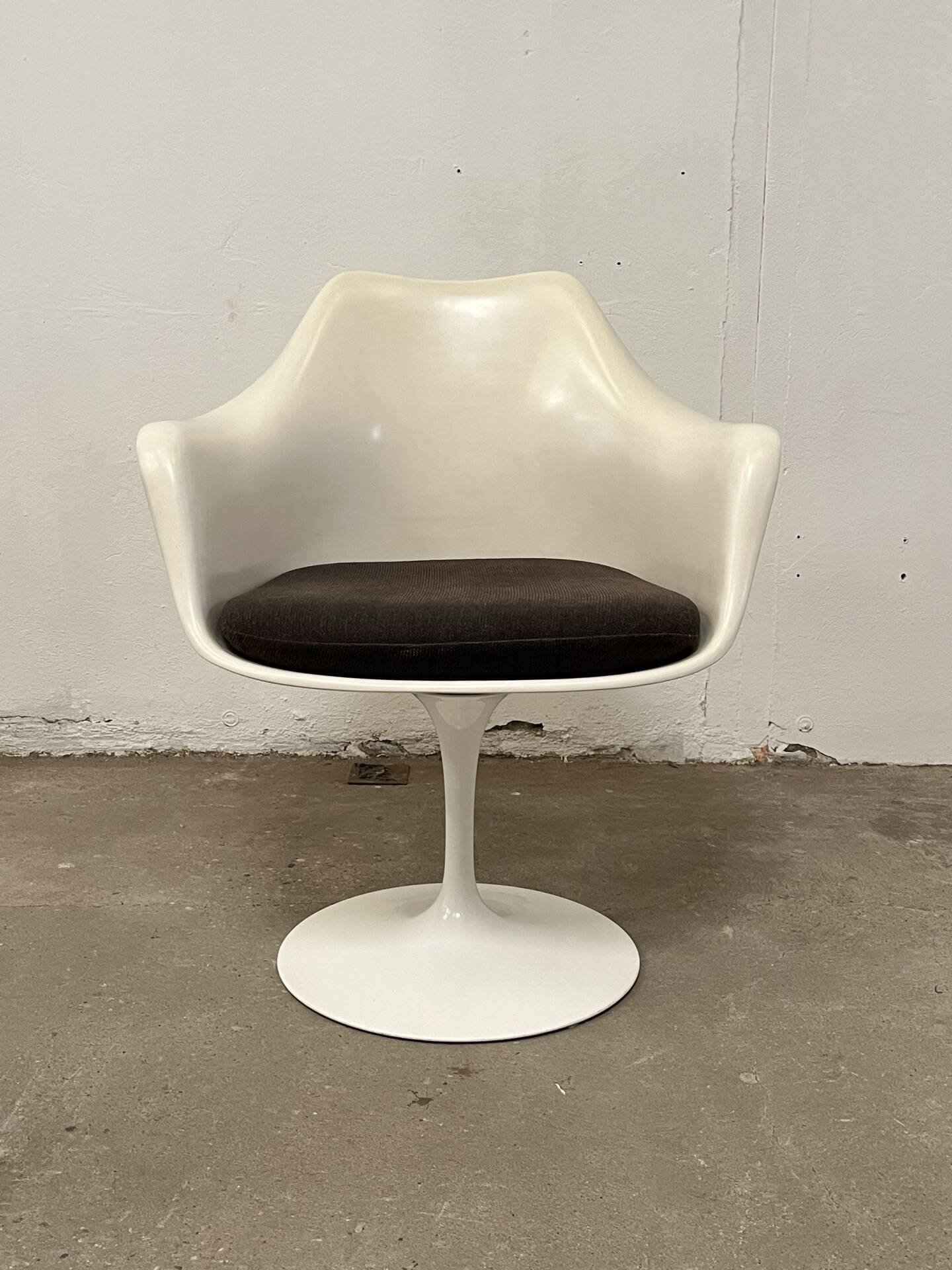 Pair of Tulip armchairs Saarinen Knoll