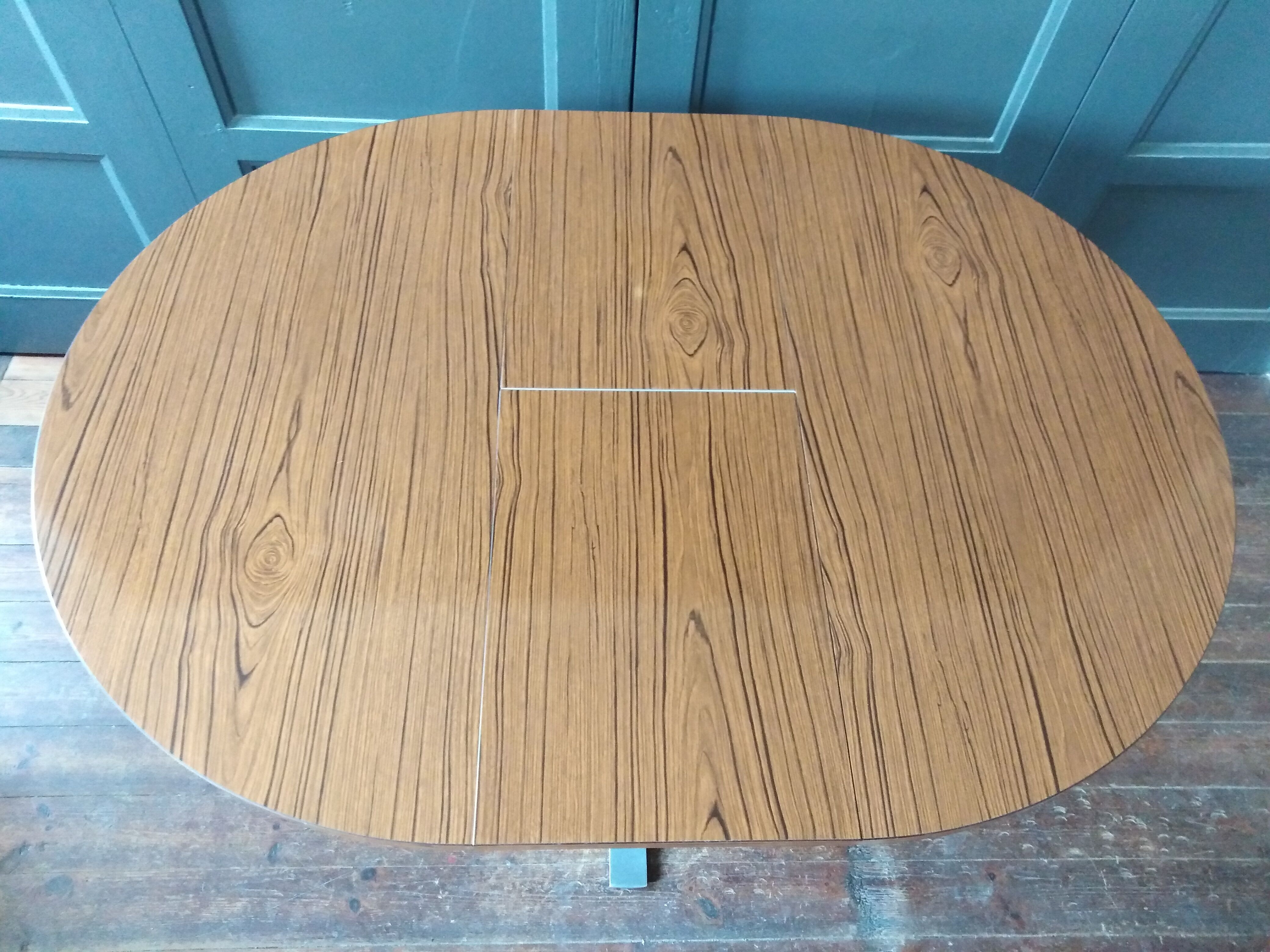 Vintage round table with extensions 1970