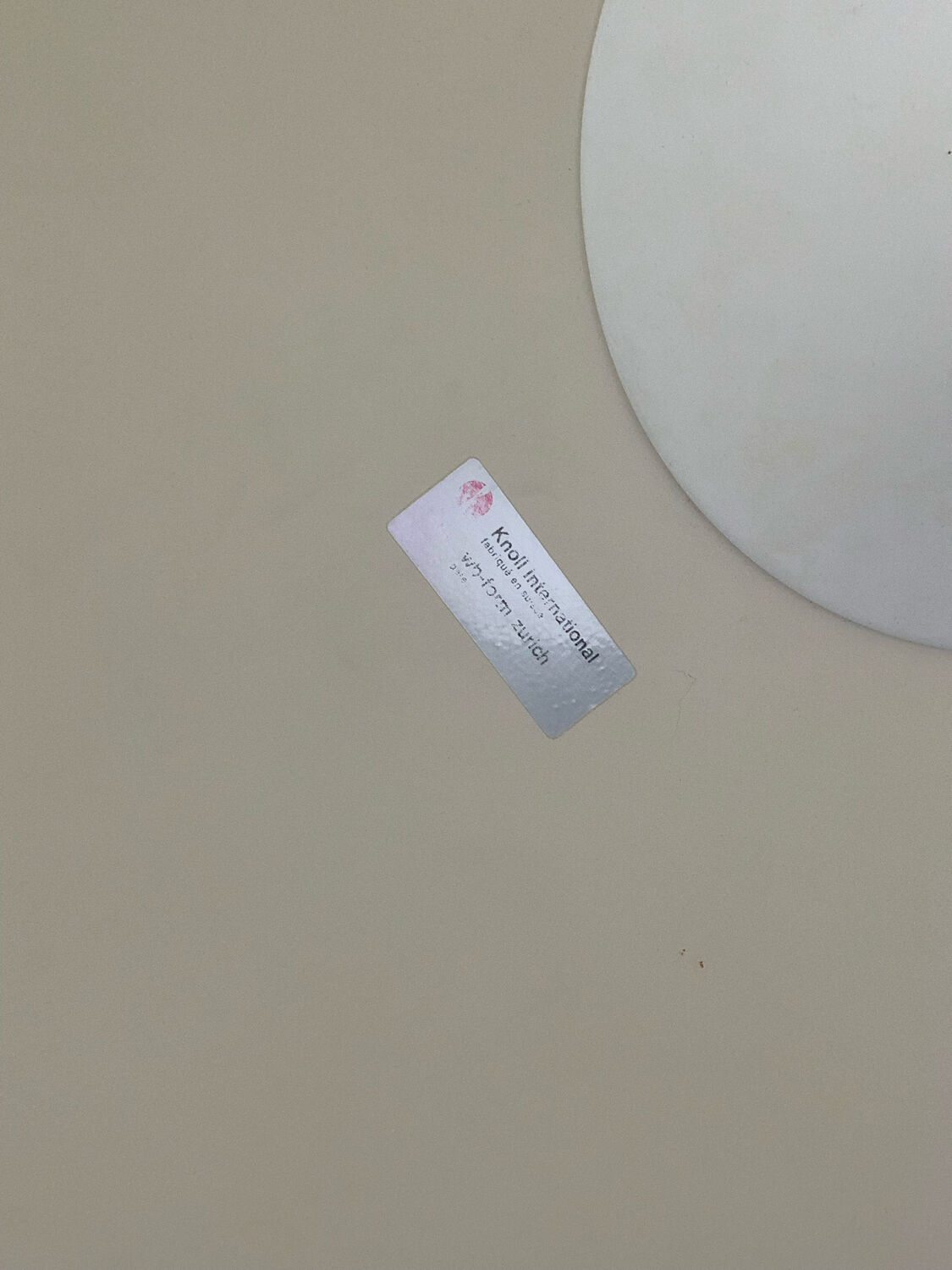 Tulip dining table by Eero Saarinen for Knoll International