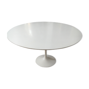 Table d'eero saarinen