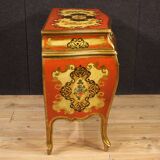 Petite commode laquée de style toscan du XXe siècle