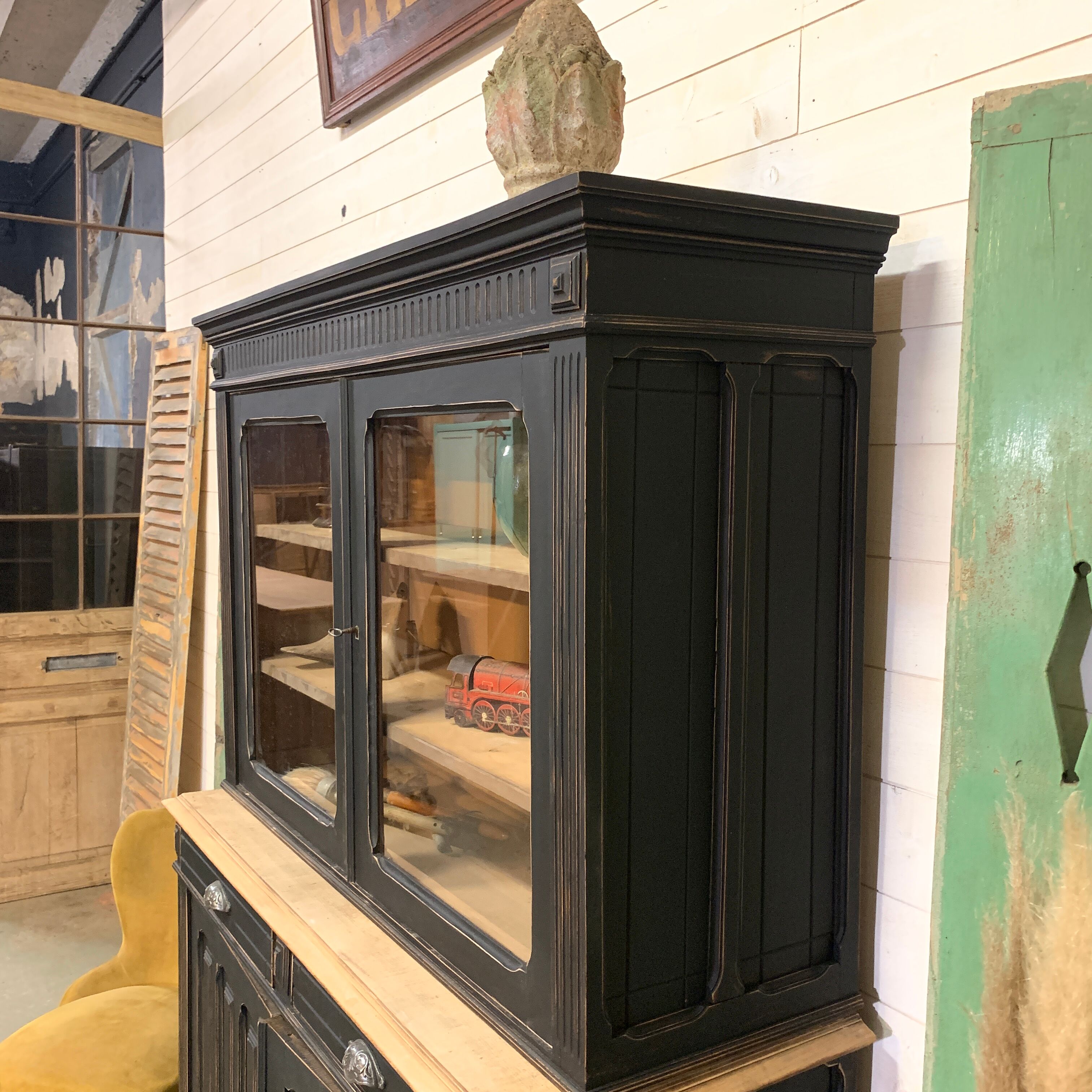 Vaisselier 1930 patinated black
