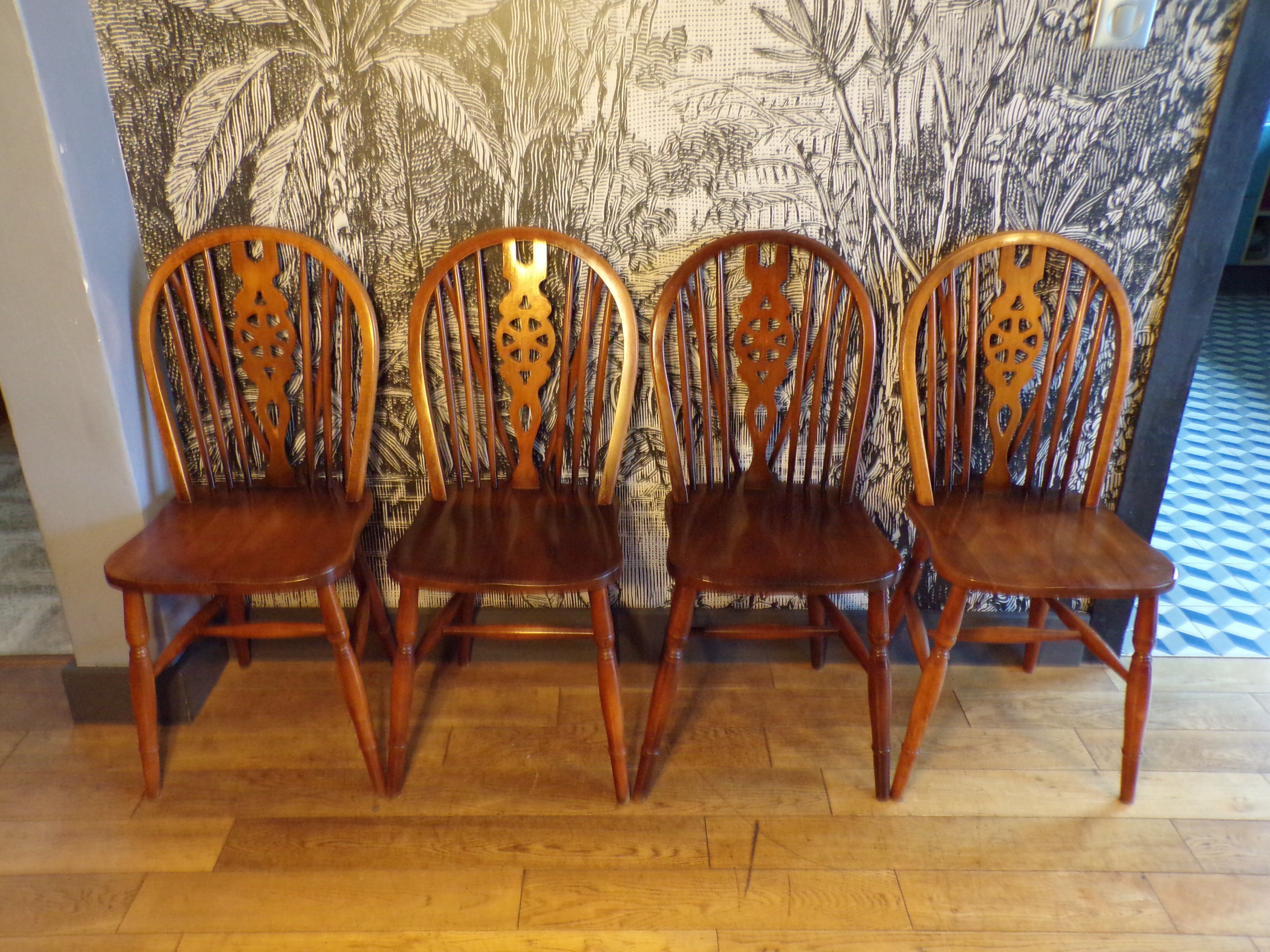 Suite 4 chaises windsor vintage