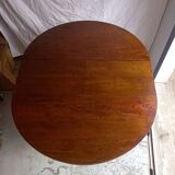 Table ronde vintage extensible en bois.