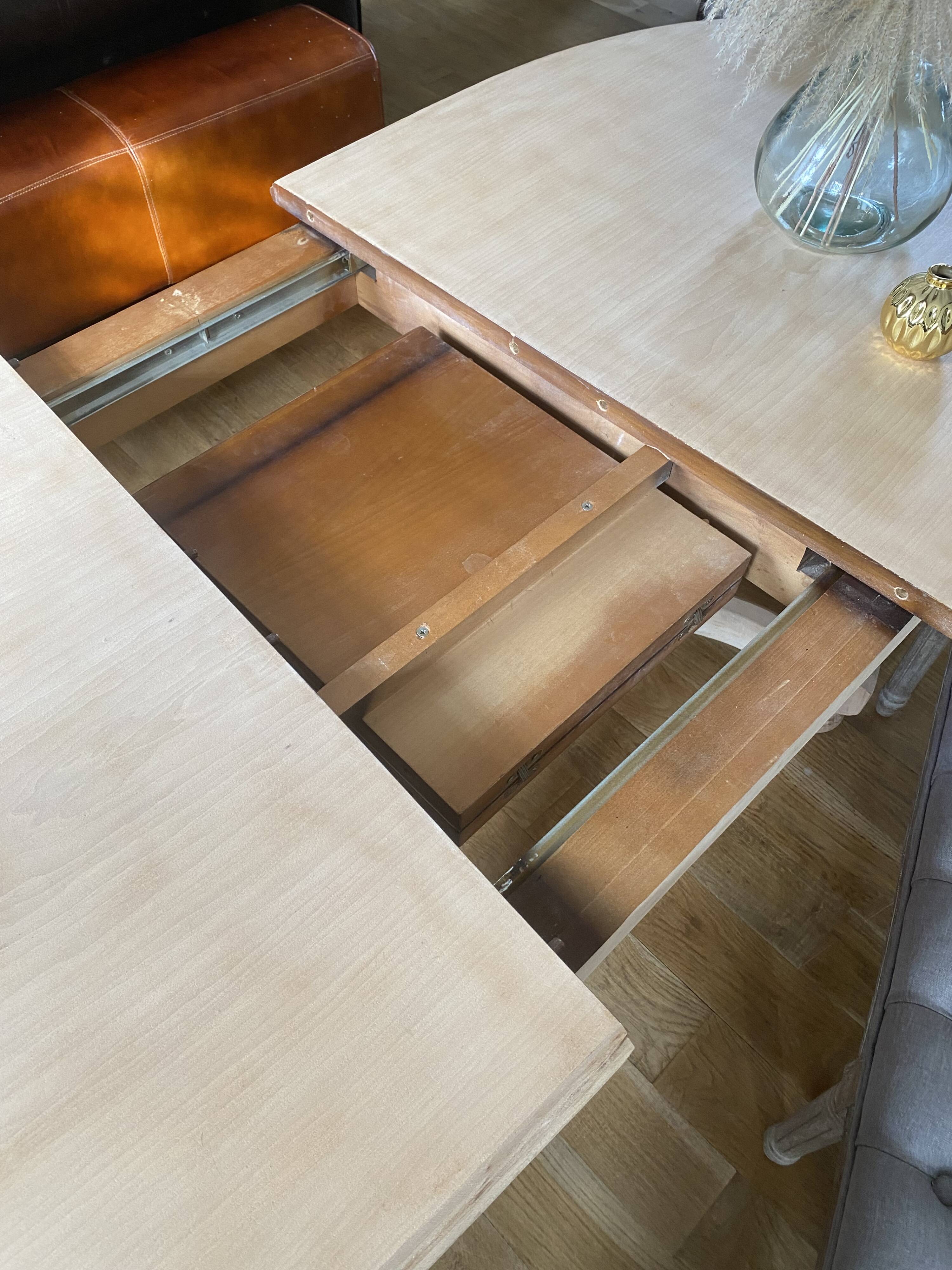 Oval table with integrated extension