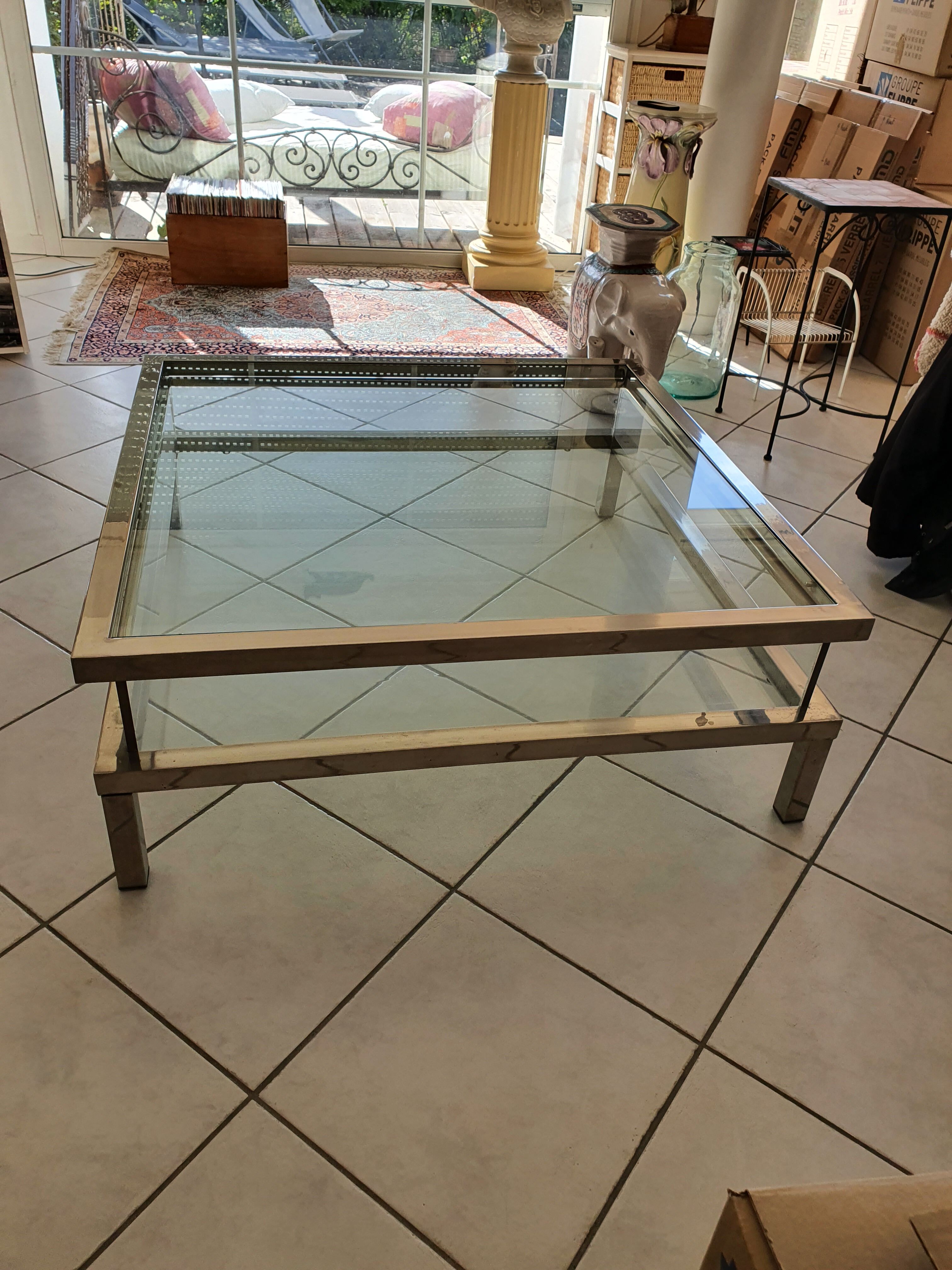 Showcase coffee table