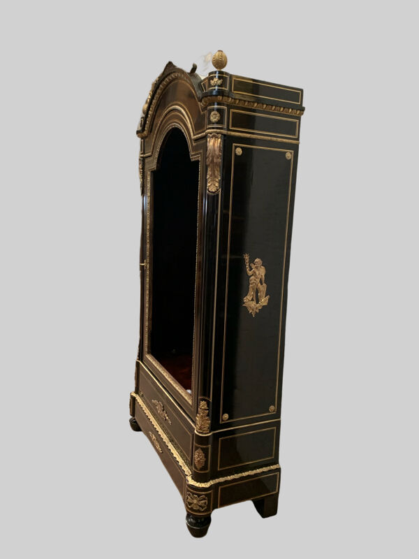 Vitrine d'apparat Napoléon III en bois noir et bronze ciselé doré XIX siècle