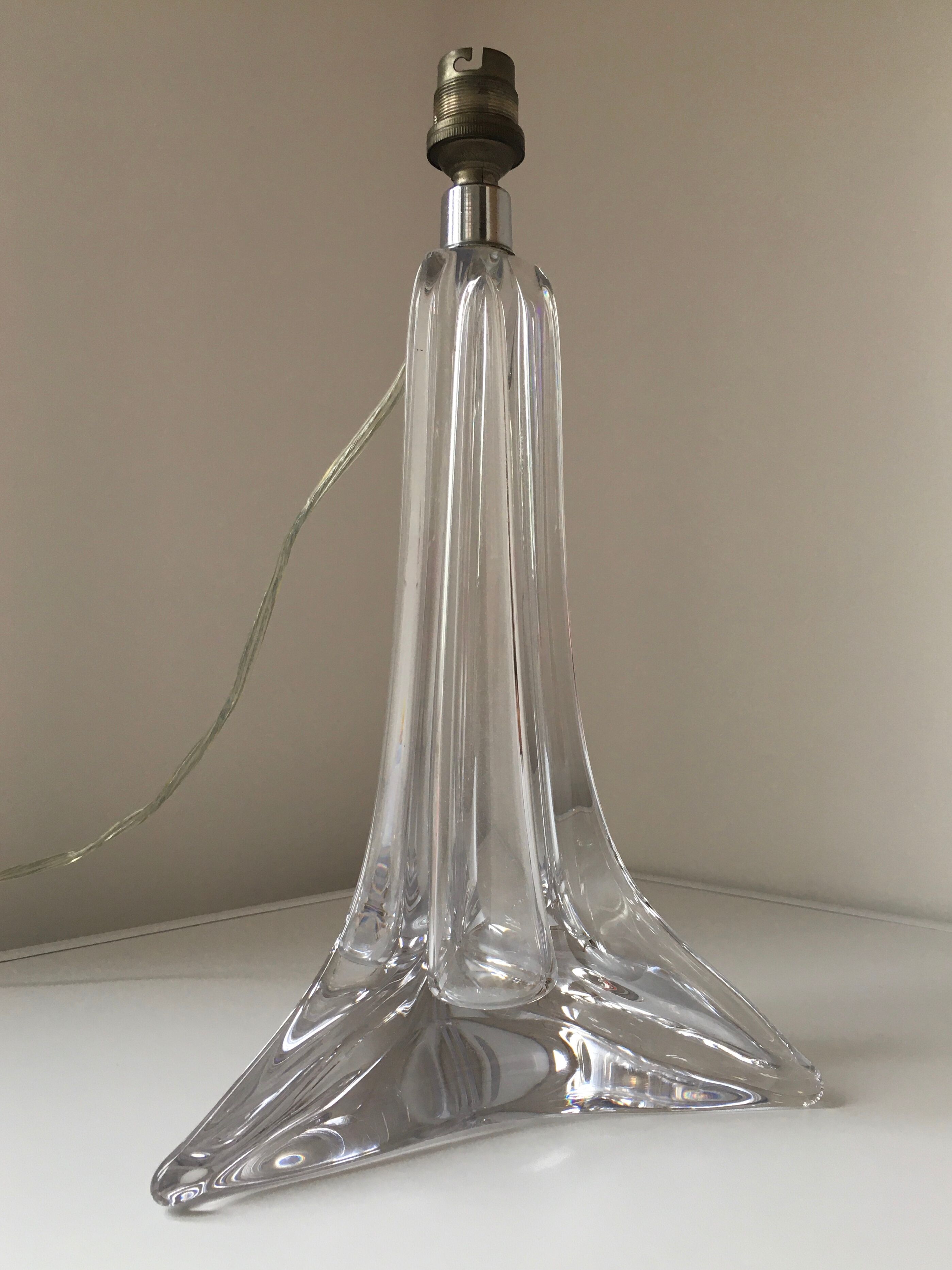 Pied de lampe moderniste en cristal incolore  Cristalleries Saint-Louis  vers 1970