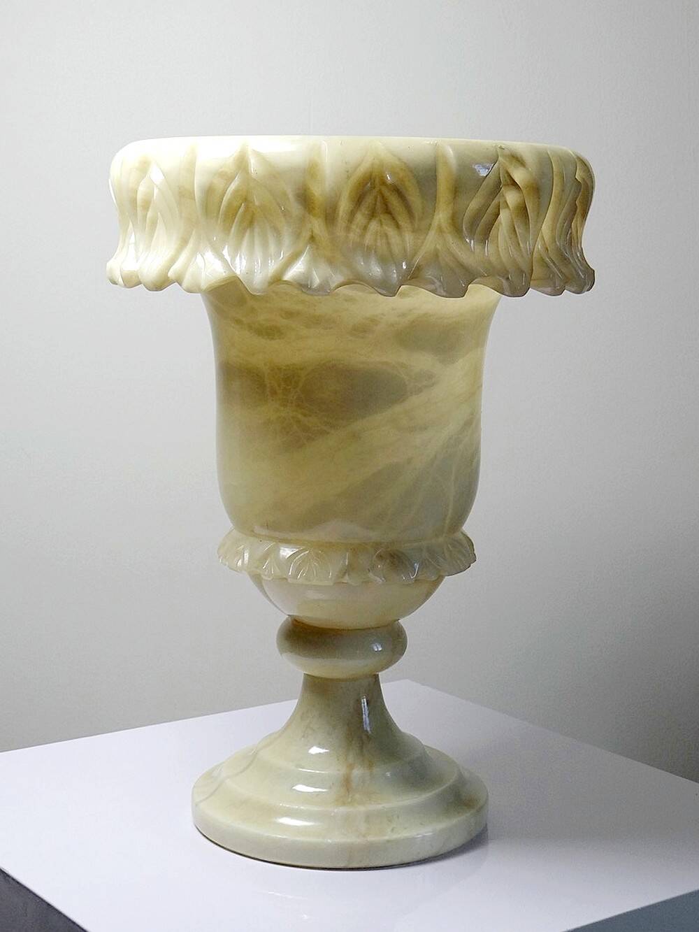 Large medical pot in alabaster/yellowish marble, Belle Époque style.