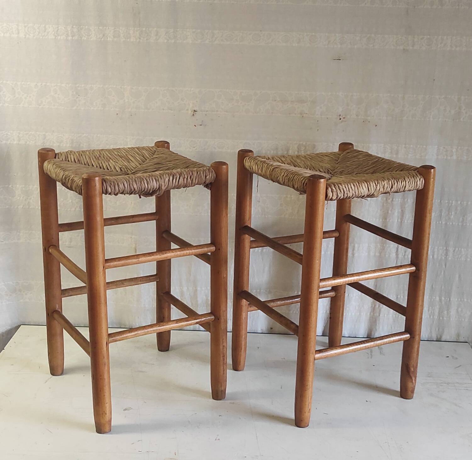 High stool in solid wood and straw - mid. 20th century