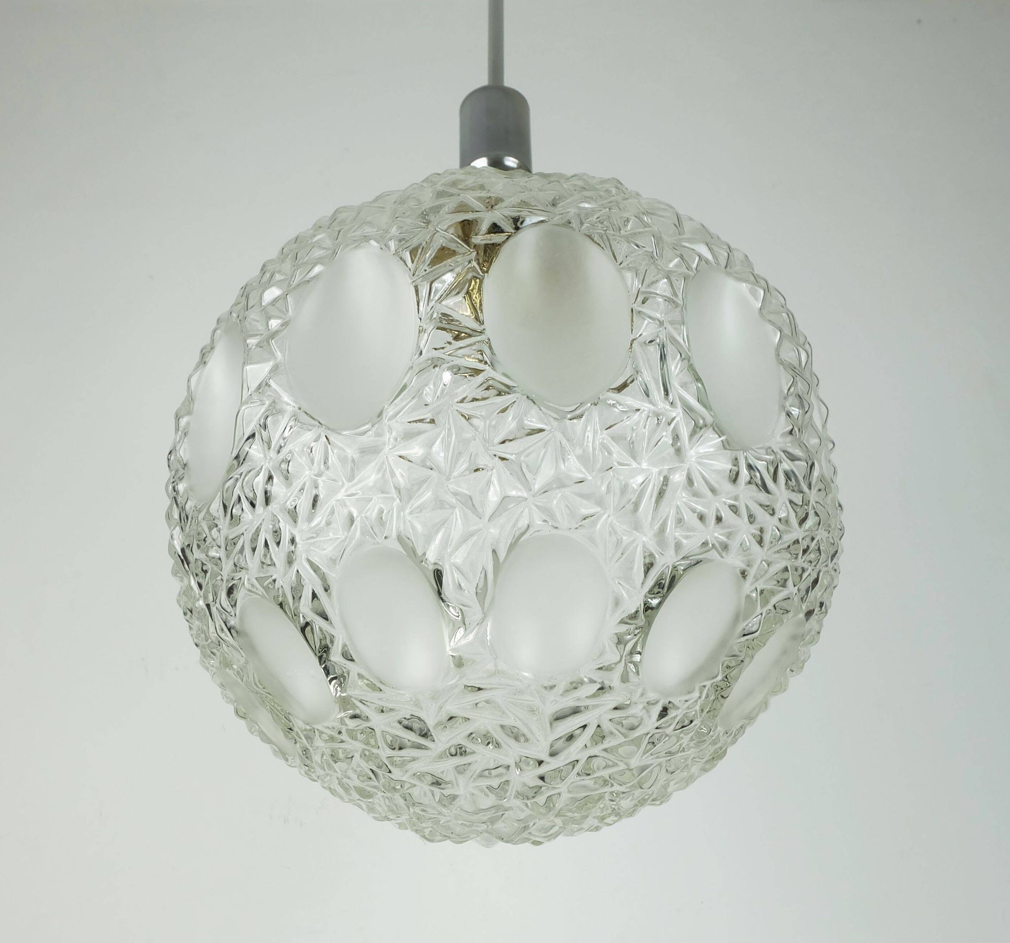 Lustre du milieu du siècle Richard Essig en verre structuré et chrome des années 1960-70.
