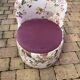 Fauteuil crapaud mid-century 1970s en tissu multicolore à motif floral - assise prune