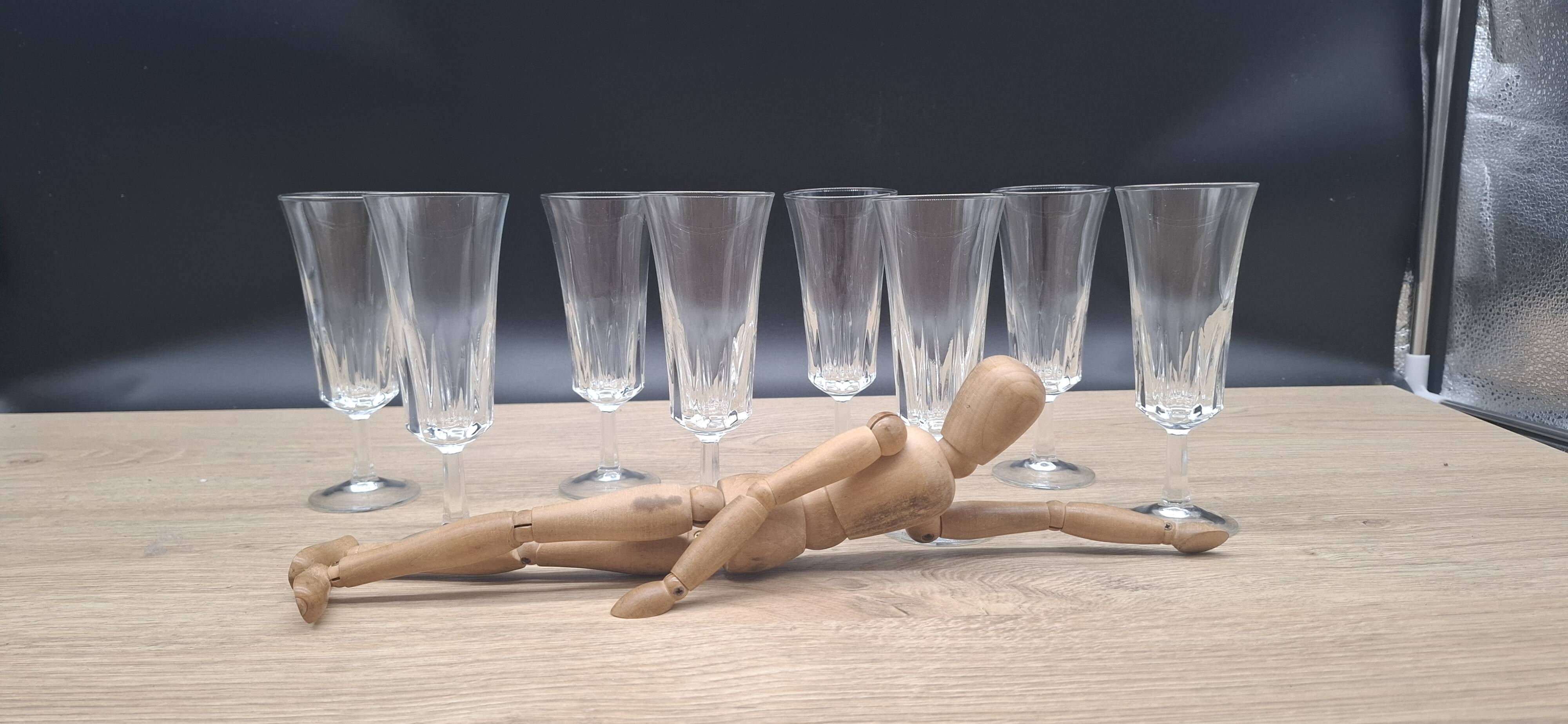 Set of 8 Luminarc champagne flutes