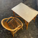 Bureau et fauteuil enfant en rotin vintage