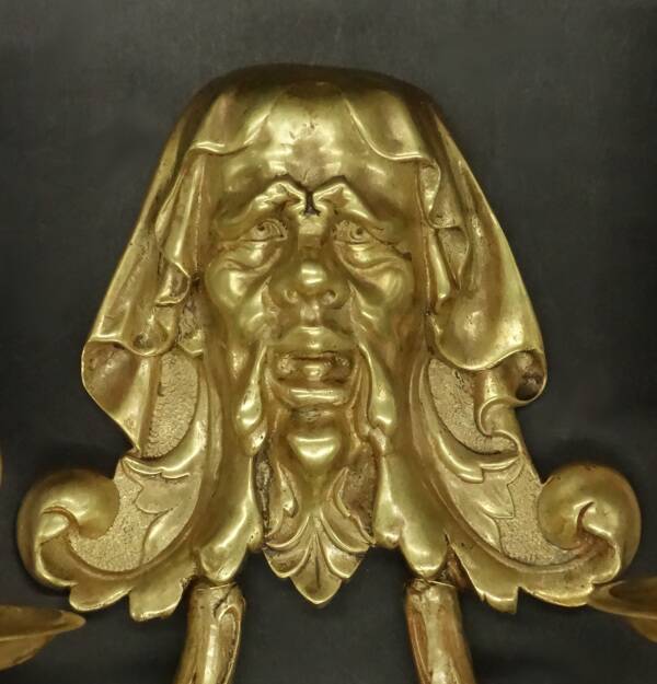 Pair of wall sconces with grotesque heads in 19th-century Renaissance style - bronze