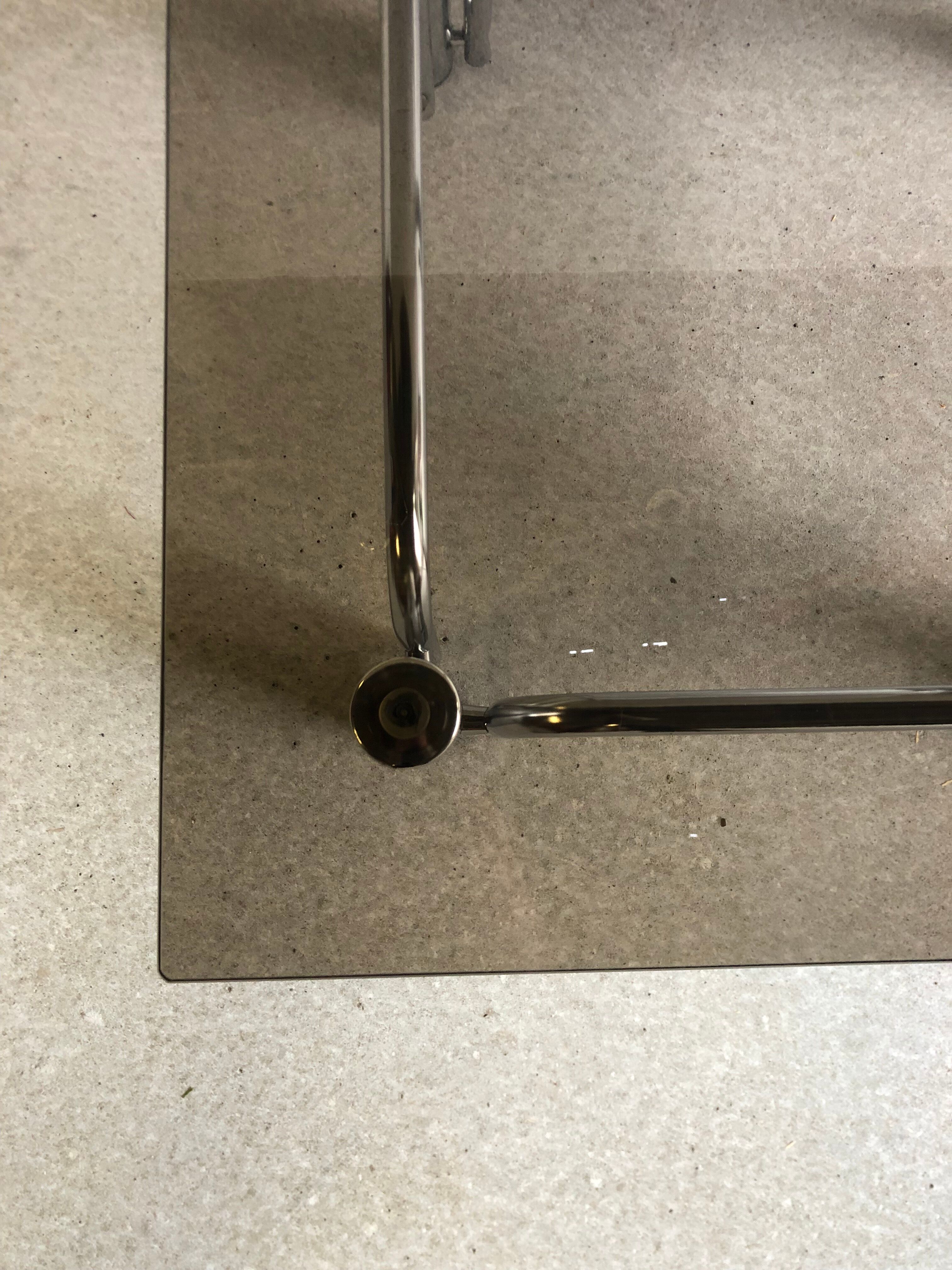 Table basse verre fumé et métal chromé années 70