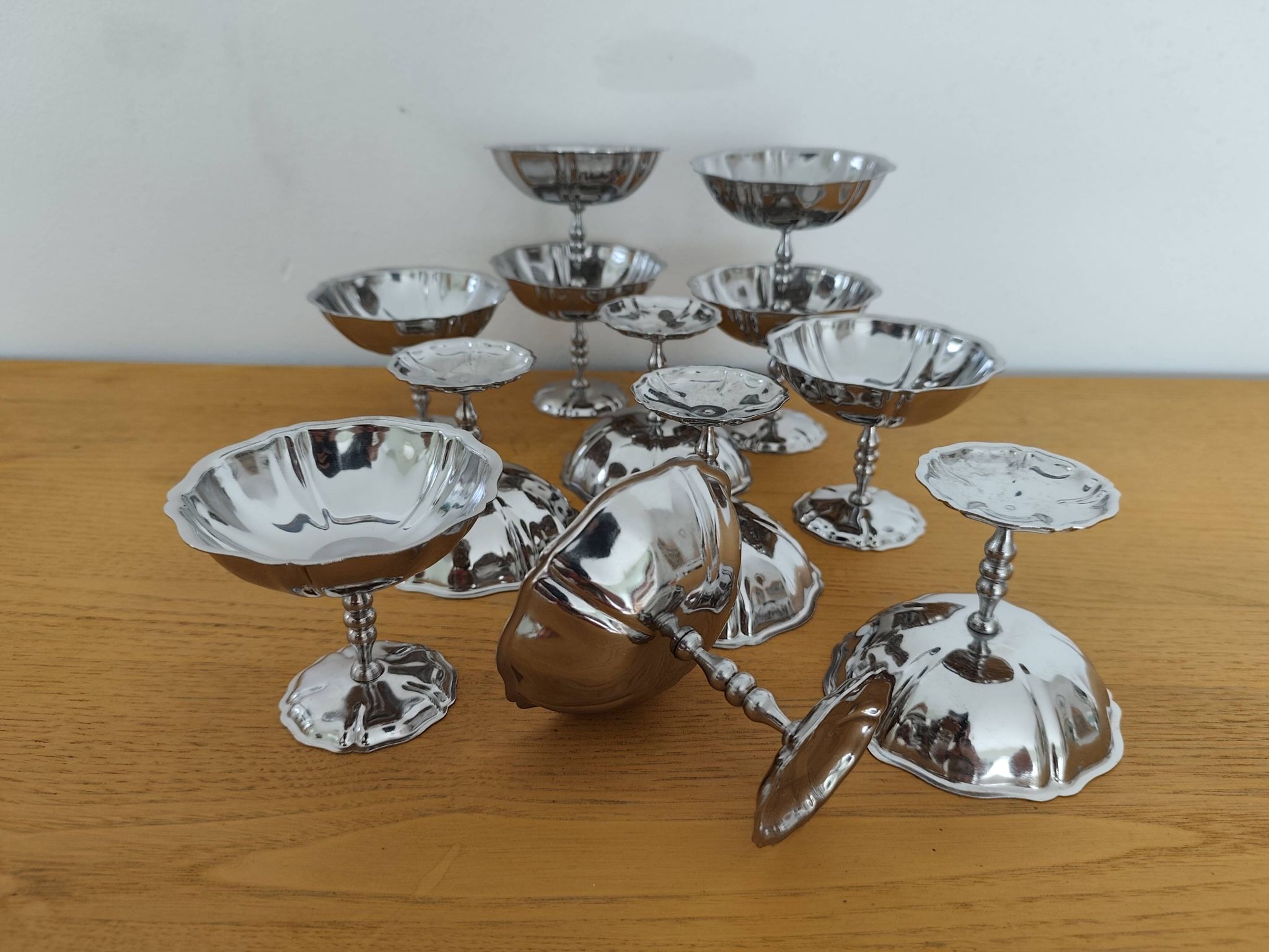 Lot de 12 coupelles en inox années 70