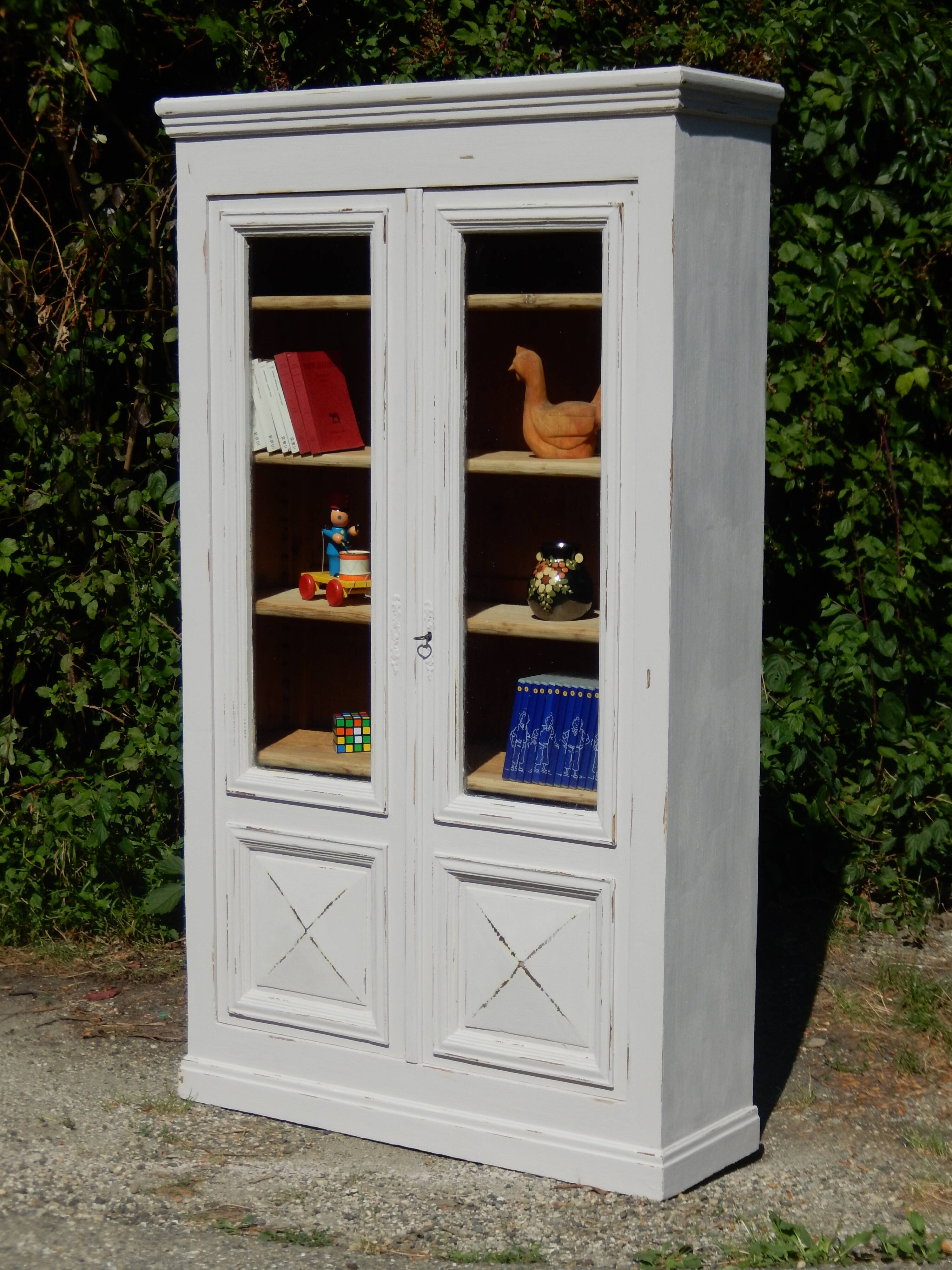 Magnificent old library/display cabinet in fir - white chalk patina.