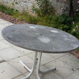 Round marble garden table