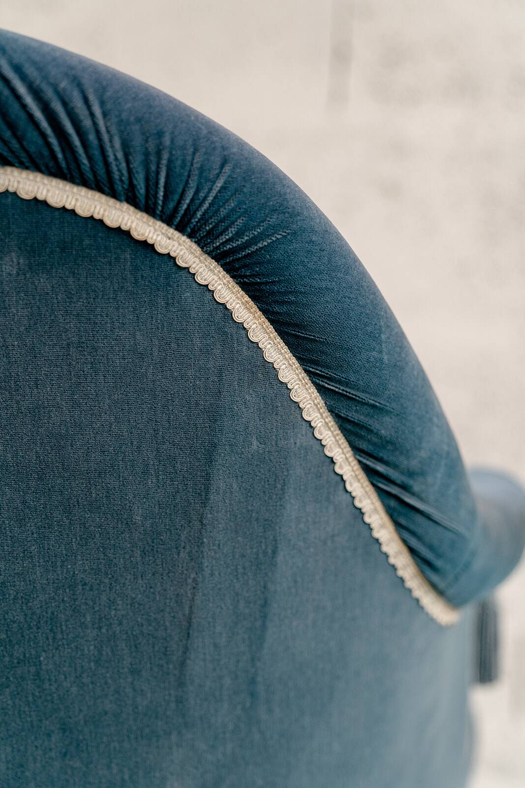 Fauteuil crapaud – Velours bleu