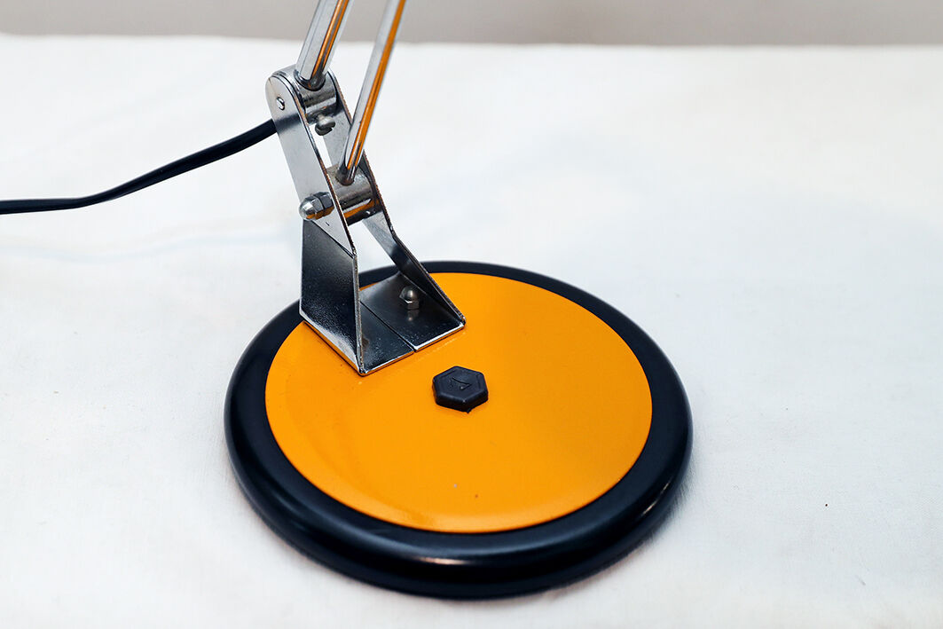 Aluminor desk lamp,vintage 70s, in orange-yellow and black lacquered metal. Good condition.