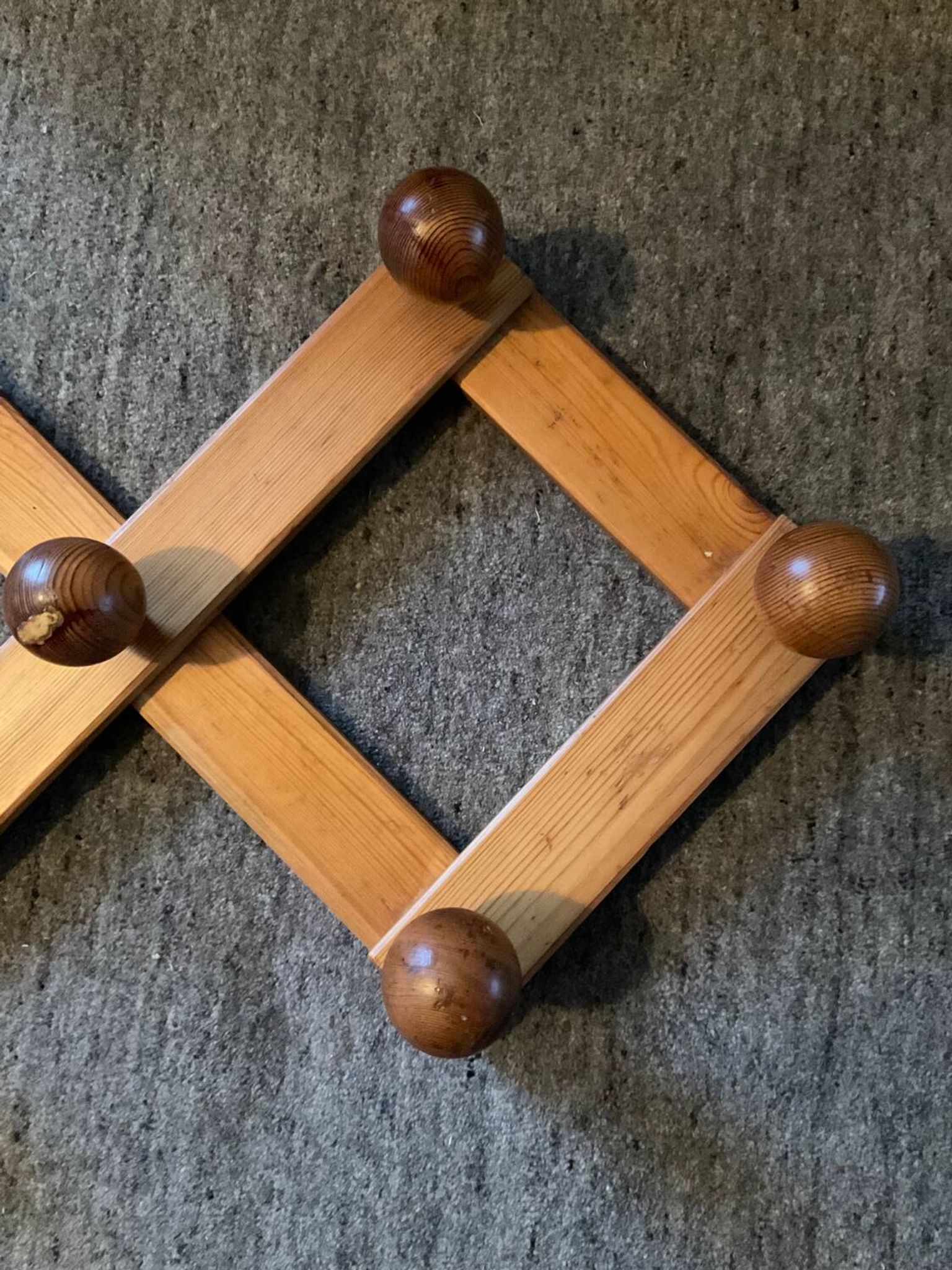 Porte manteau scandinave en pin massif
