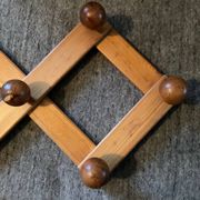 Porte manteau scandinave en pin massif
