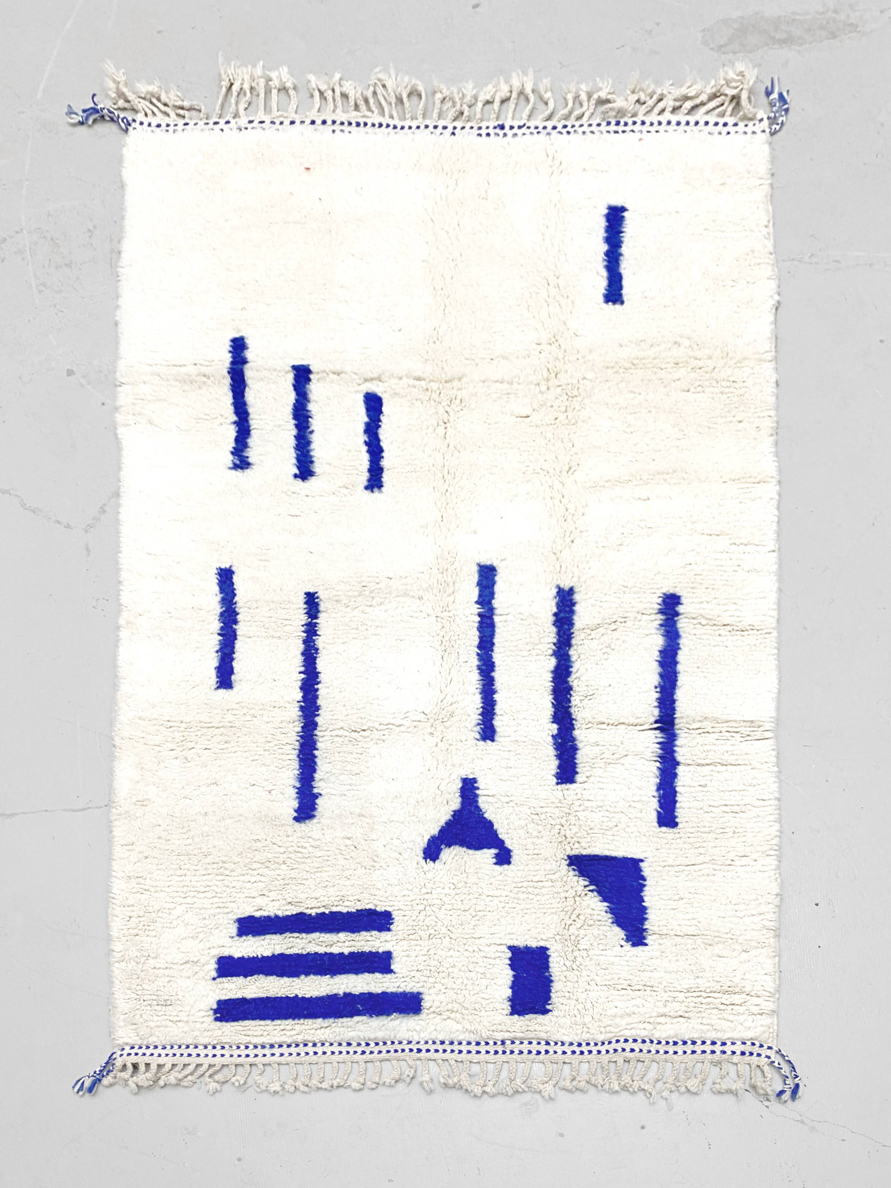 Ecru Beni Ouarain Berber rug with Majorelle blue patterns, 2.60x1.47m