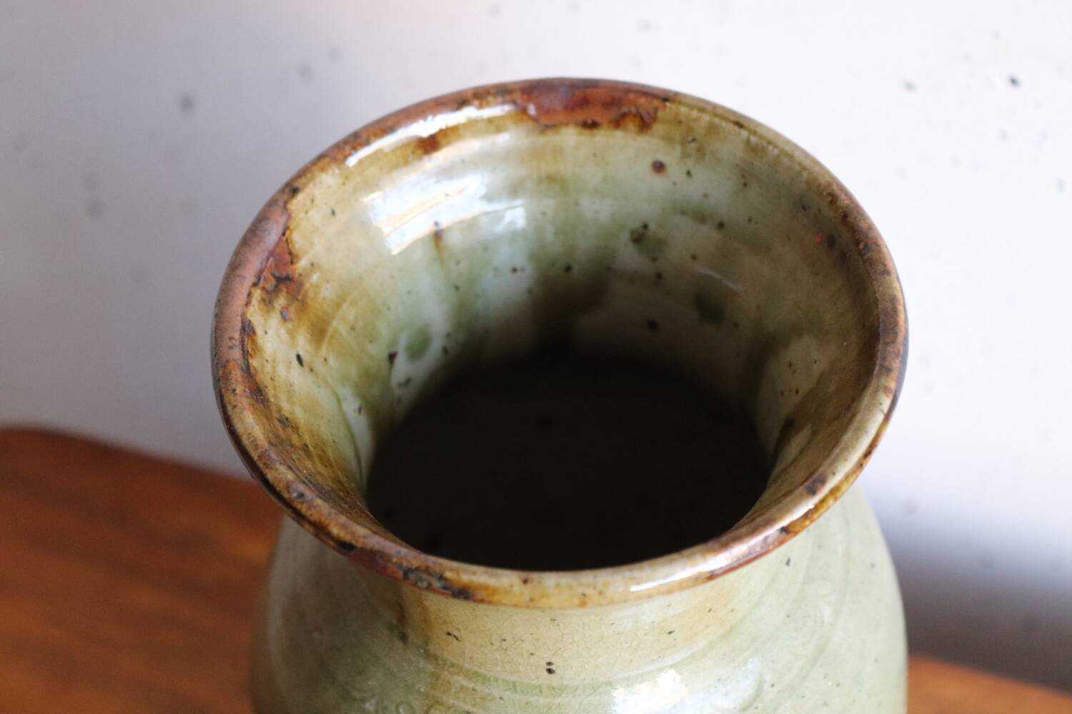 Glazed terracotta vase – signed Avonta