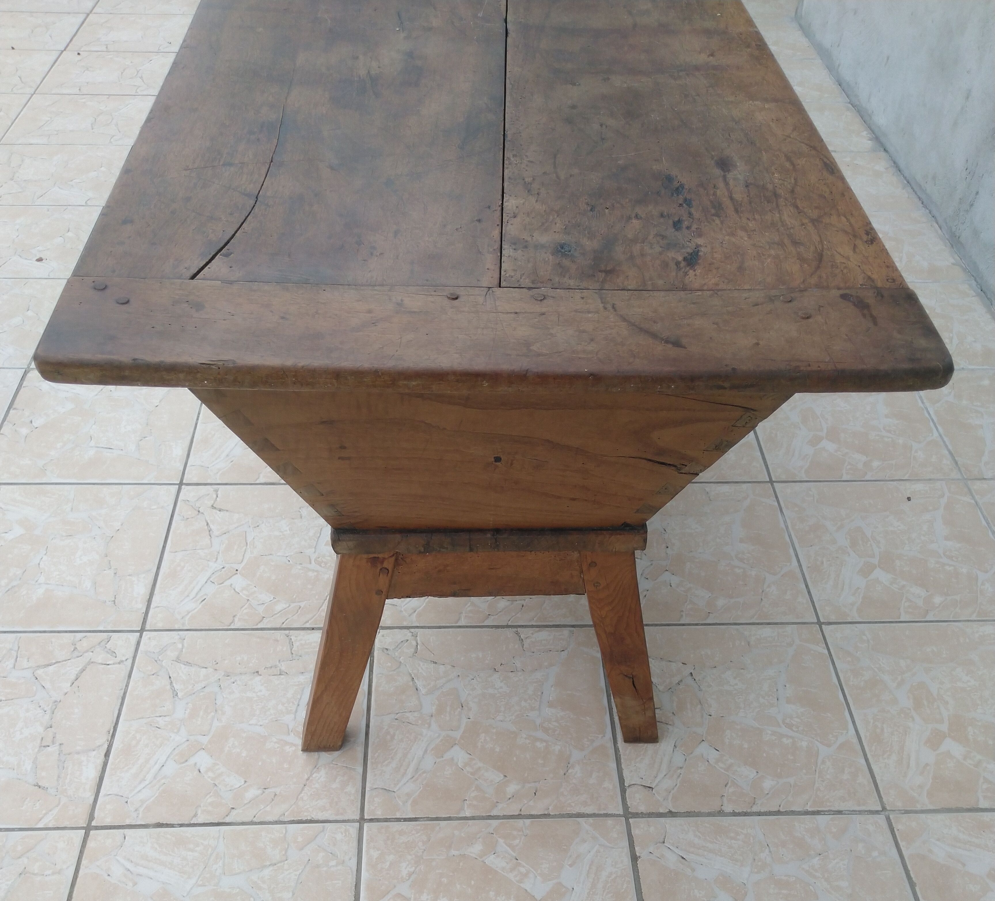 Kneading in walnut and oak 19th