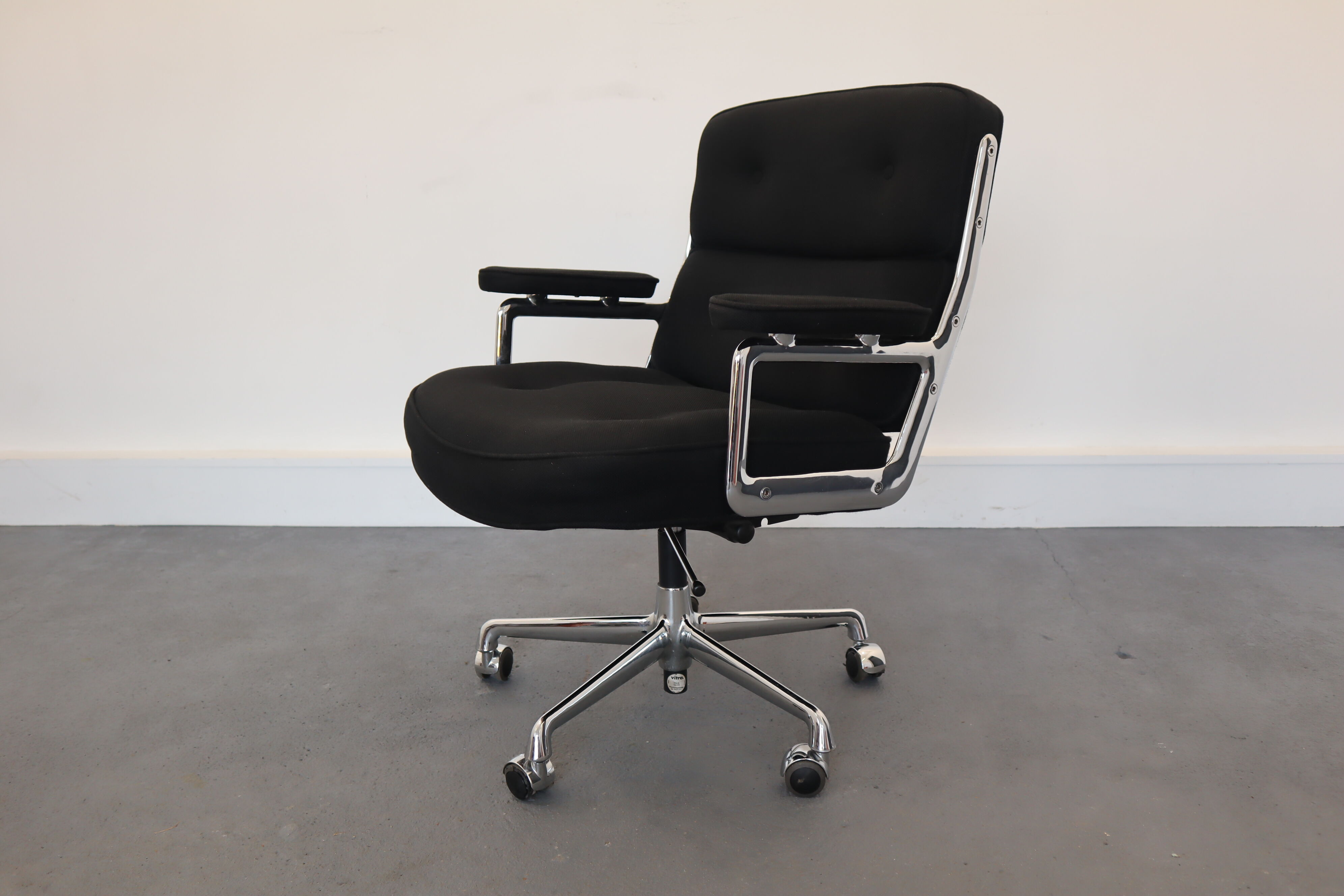Fauteuil ES 104  par Charles & Ray Eames pour Vitra années 1990