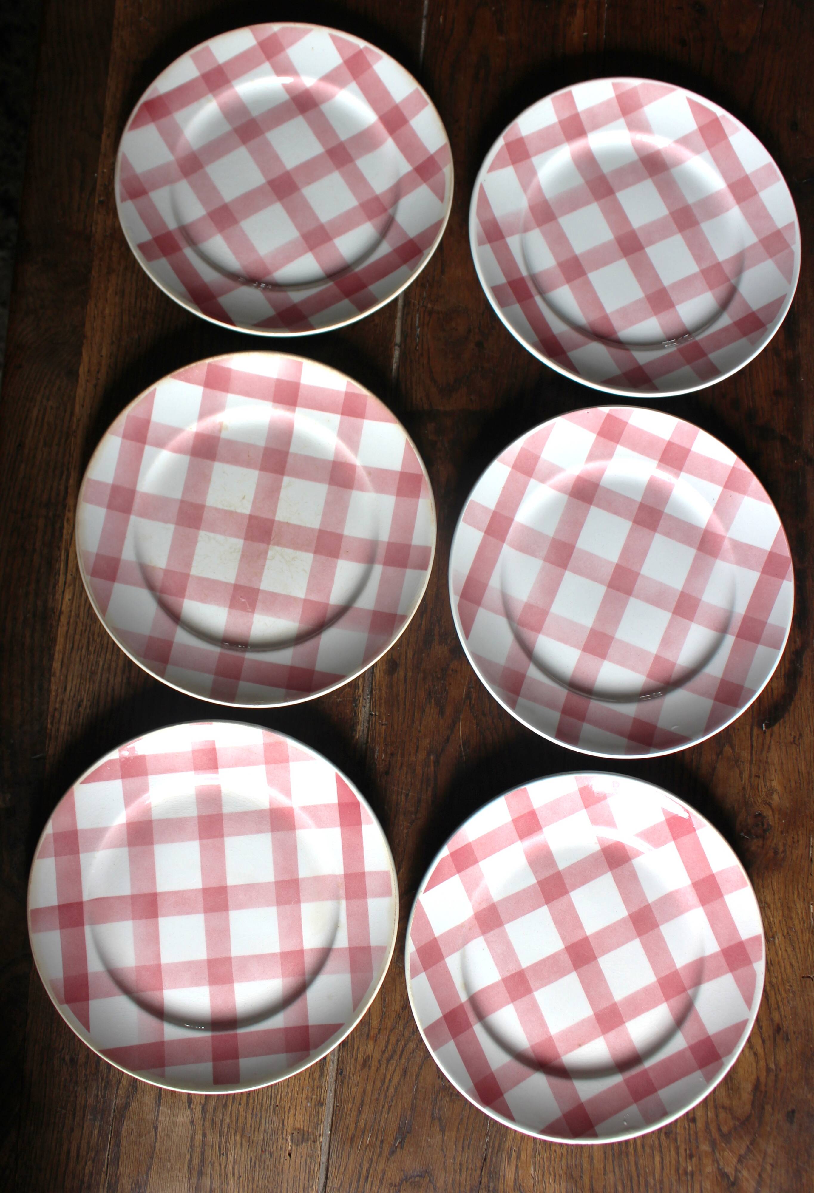 A set of 6 flat plates Nappe Rose Moulin des Loups