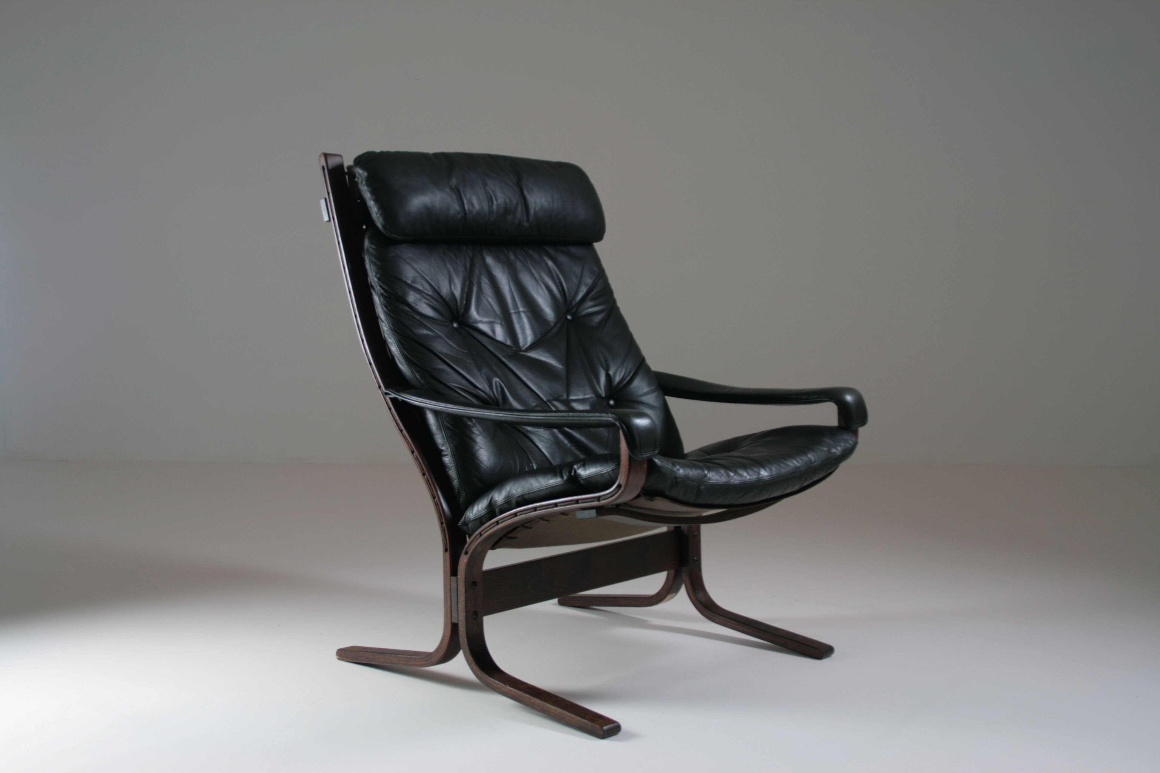 Vintage leather Siesta armchair with armrests by Ingmar Relling, Norway 1970