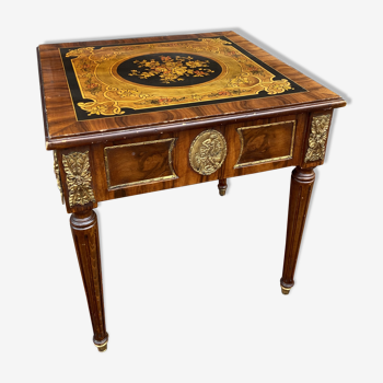 Table d’appoint en marqueterie style Louis XVI
