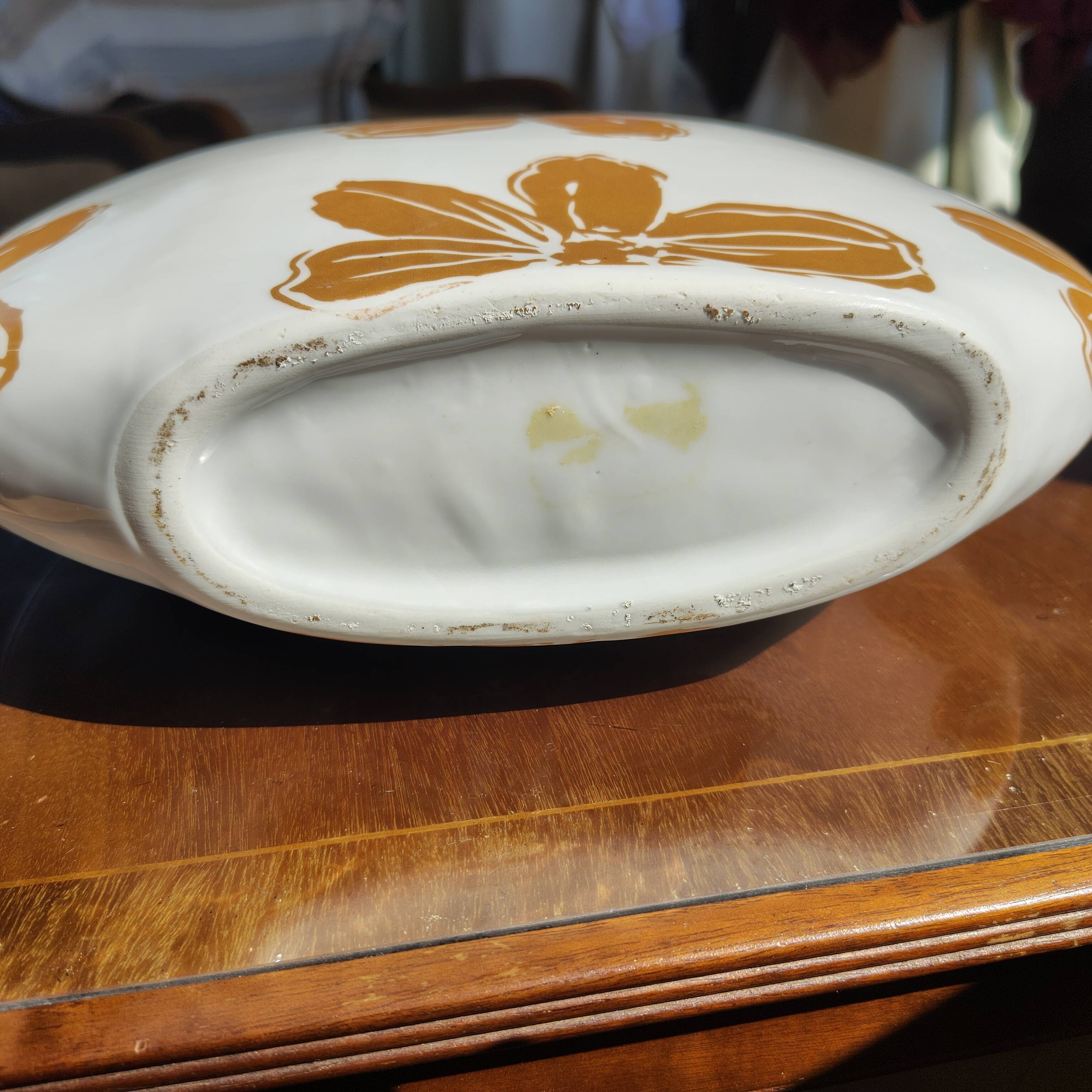 Large vase with golden flowers in ceramic