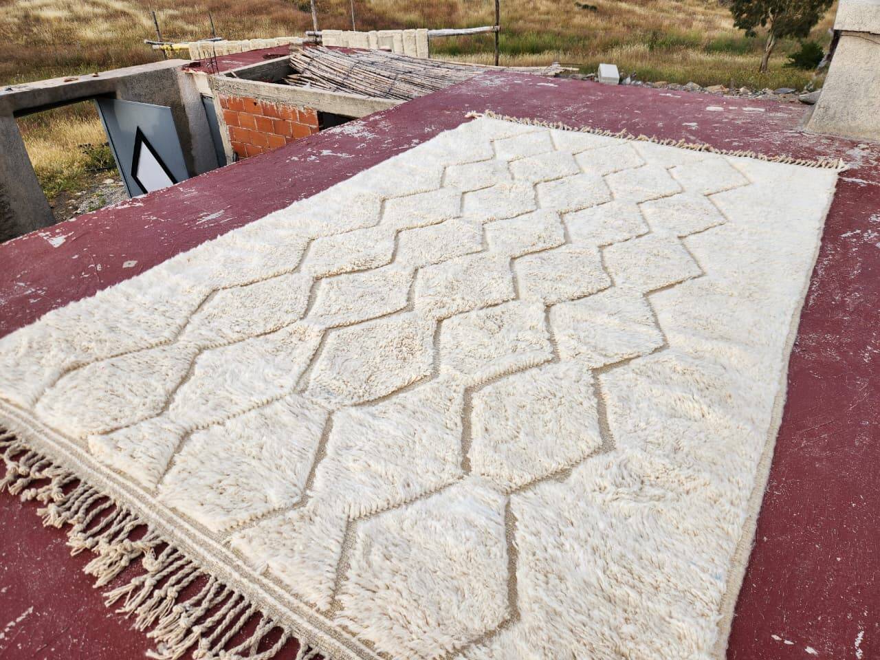 Beni Ouarain rug 300x200 cm – Natural cream wool – Diamond pattern in tone