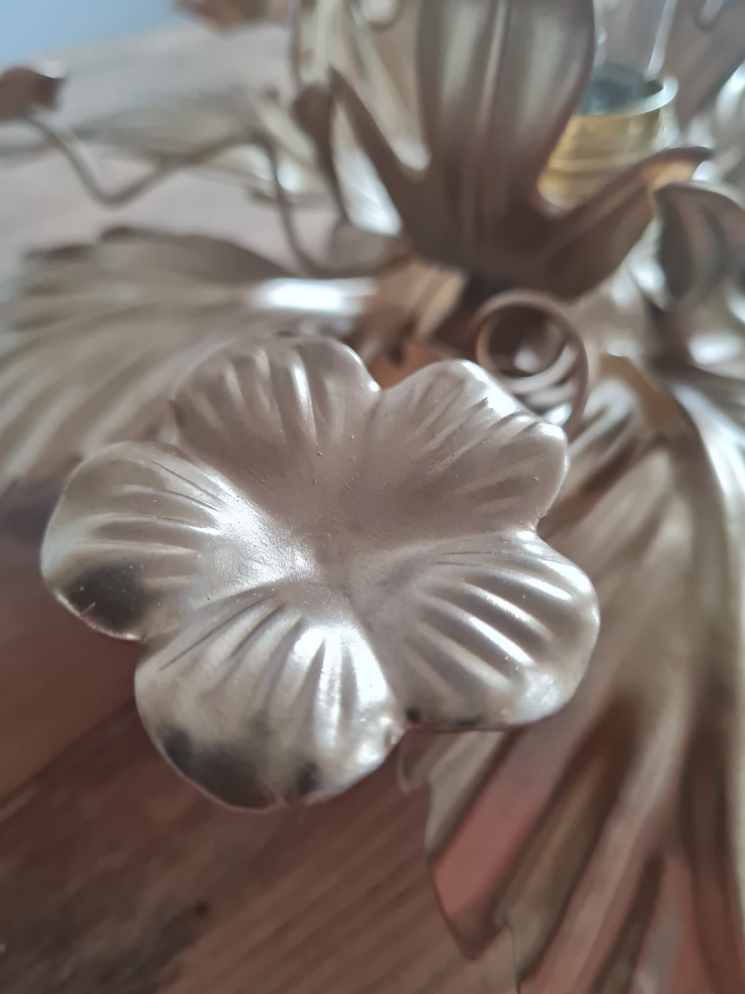 Golden brass flower wall lamp