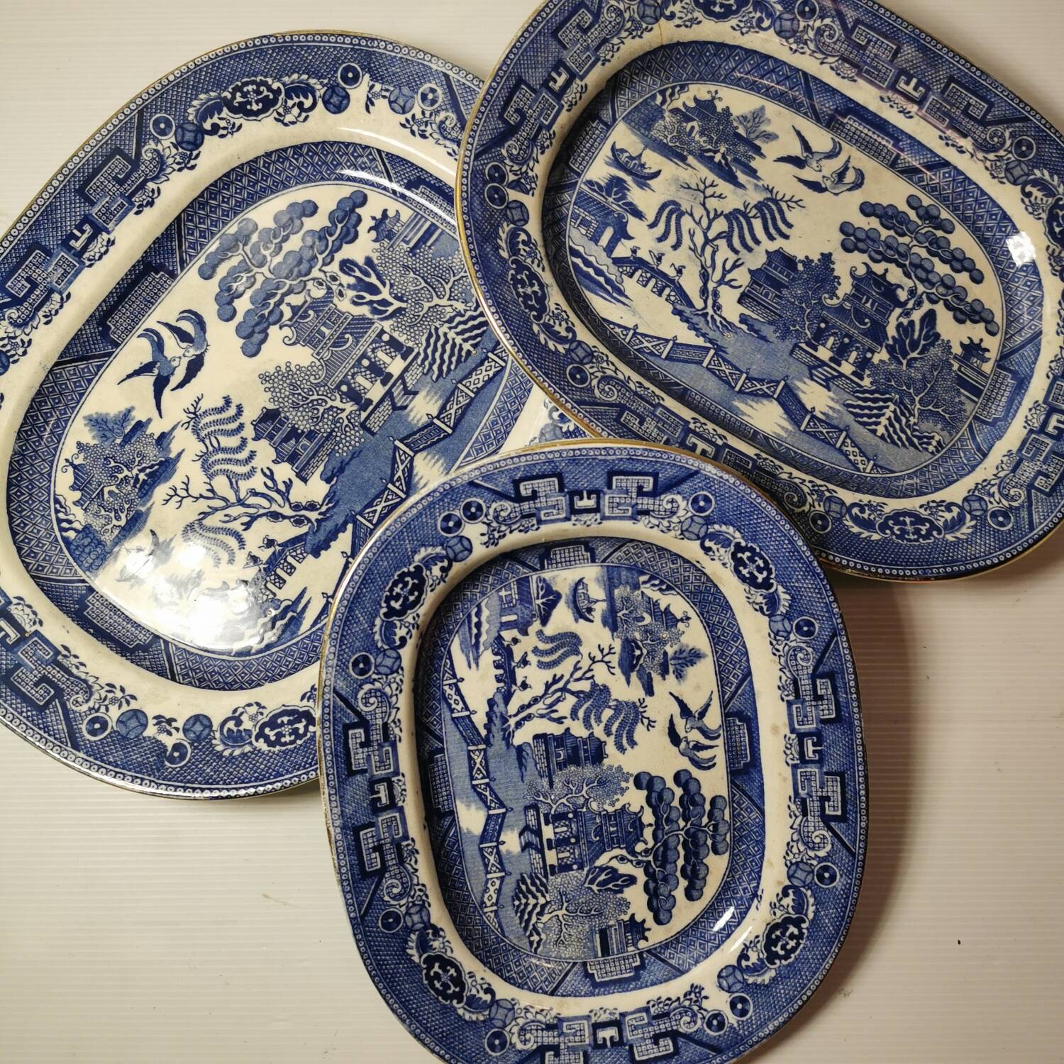 3 Crown Pottery JT Hudden Longton serving dishes guaranteed, willow pattern, willow pattern 19th century