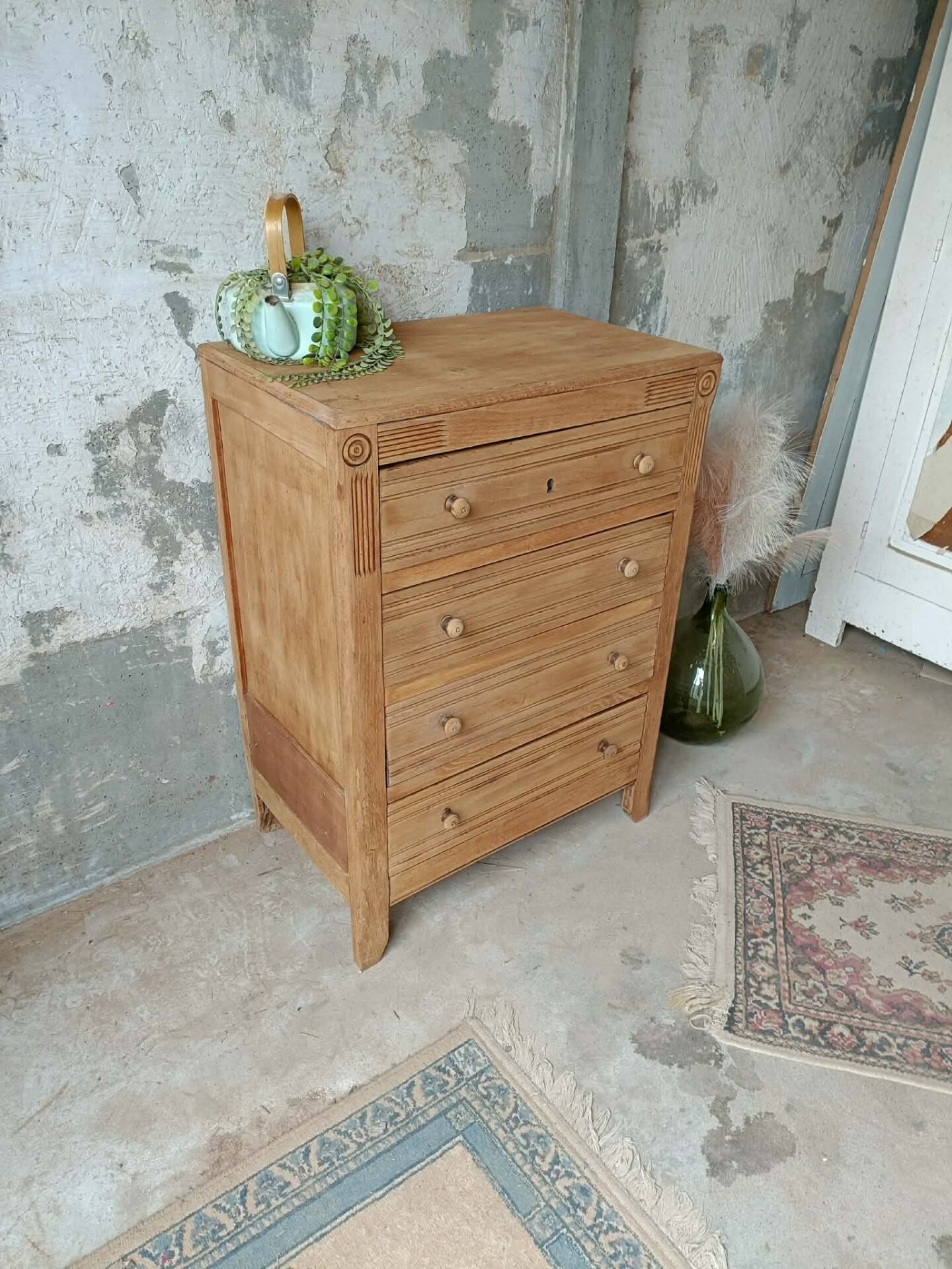 Parisian commode