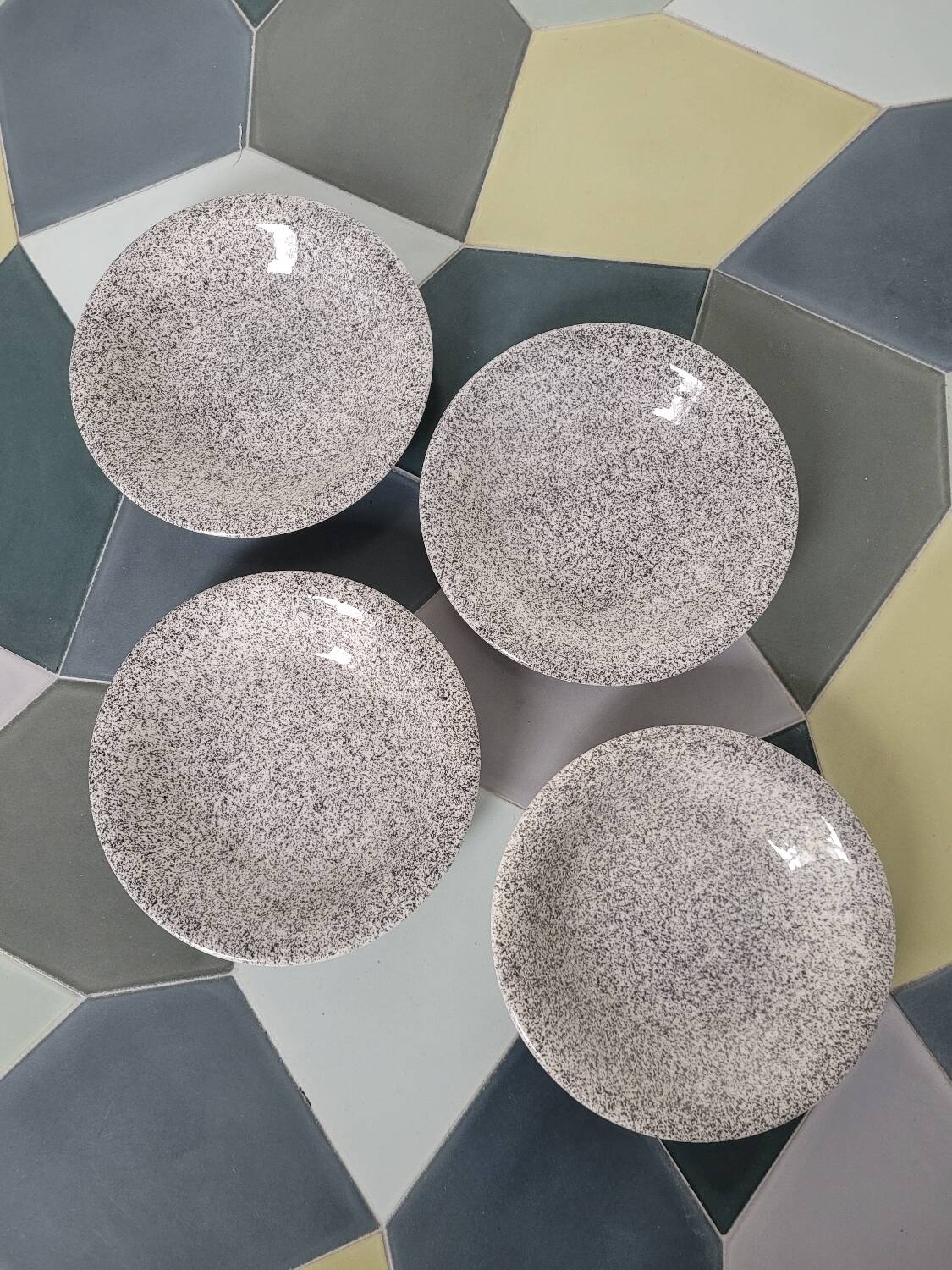 Set of 4 speckled soup plates