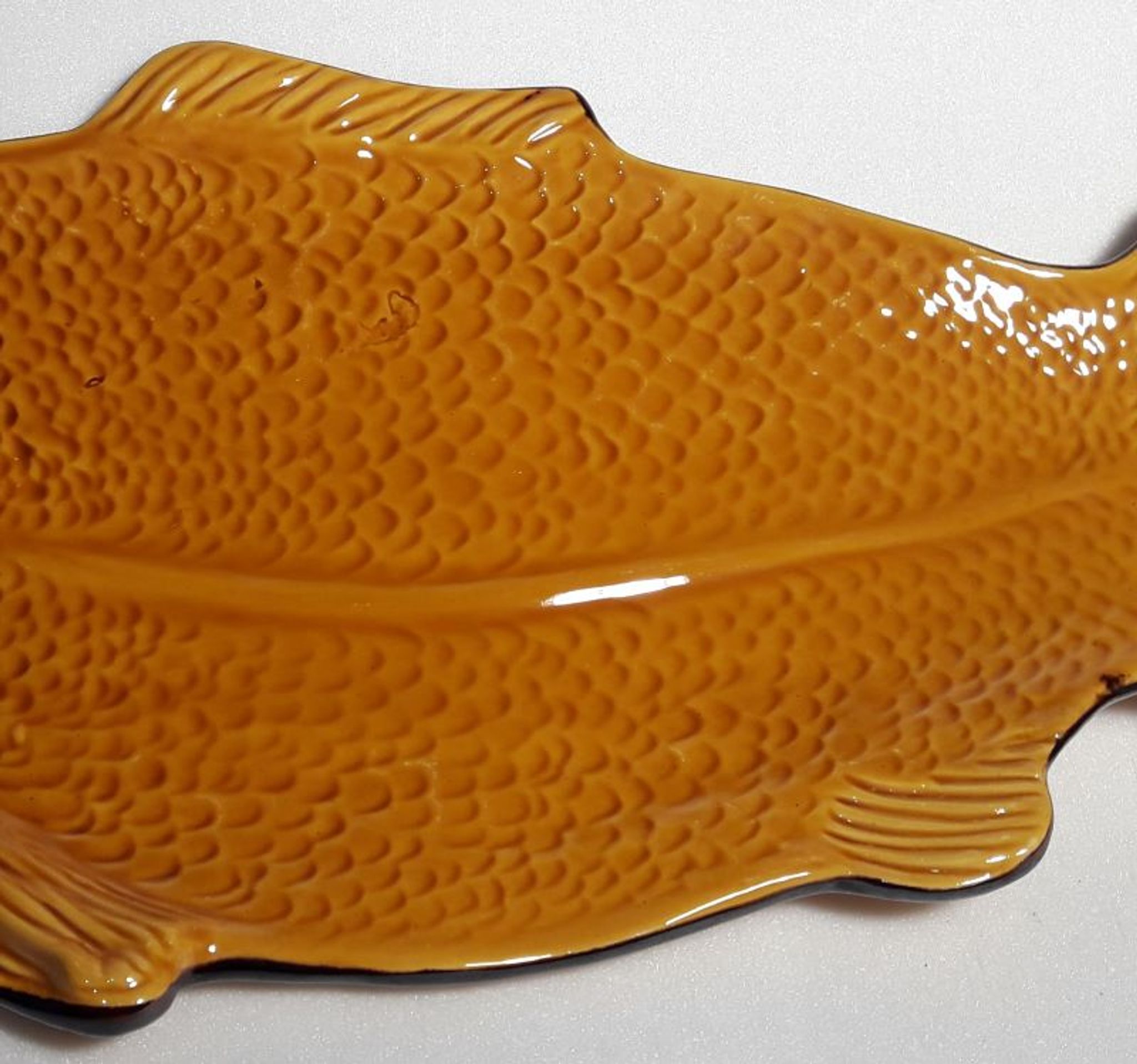 Plat zoomorphe poisson Poet Laval