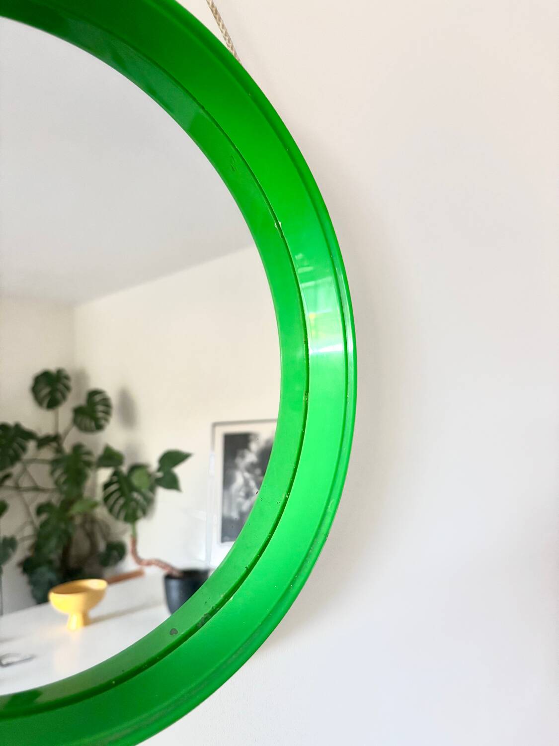 Miroir rond en plastique vert, années 70