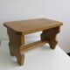 Petit tabouret repose-pieds en bois