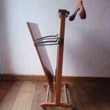 Valet. In varnished wood.