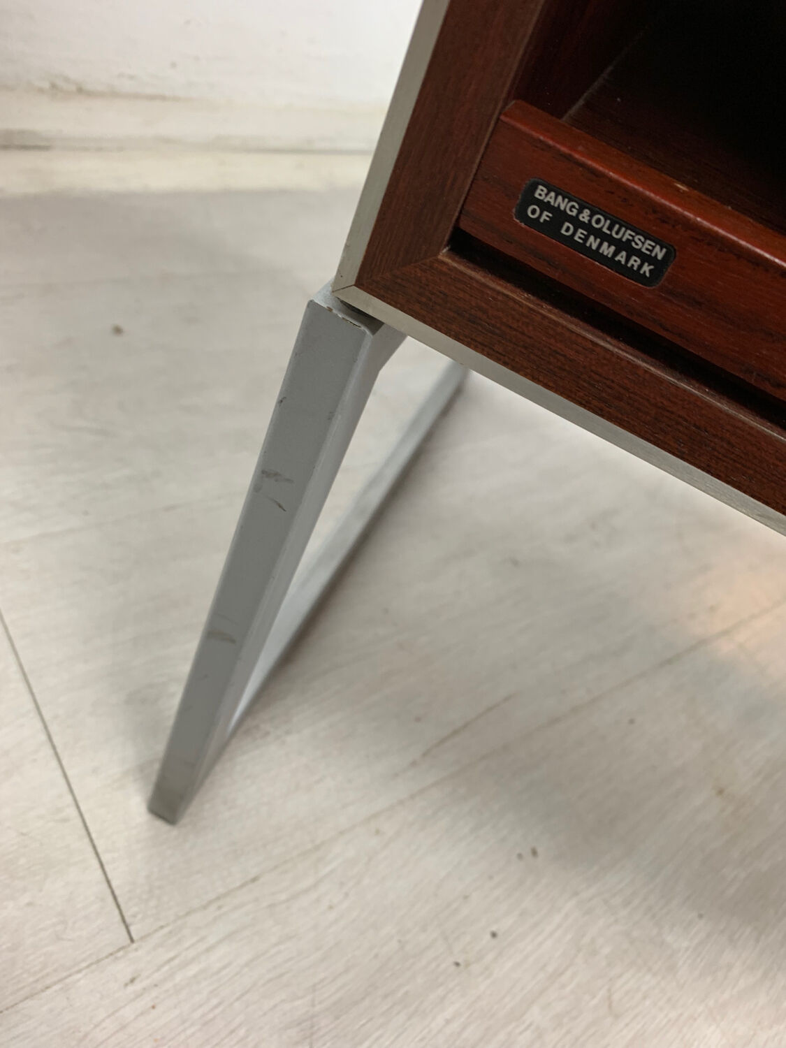 Hi-fi bang and olufsen cabinet